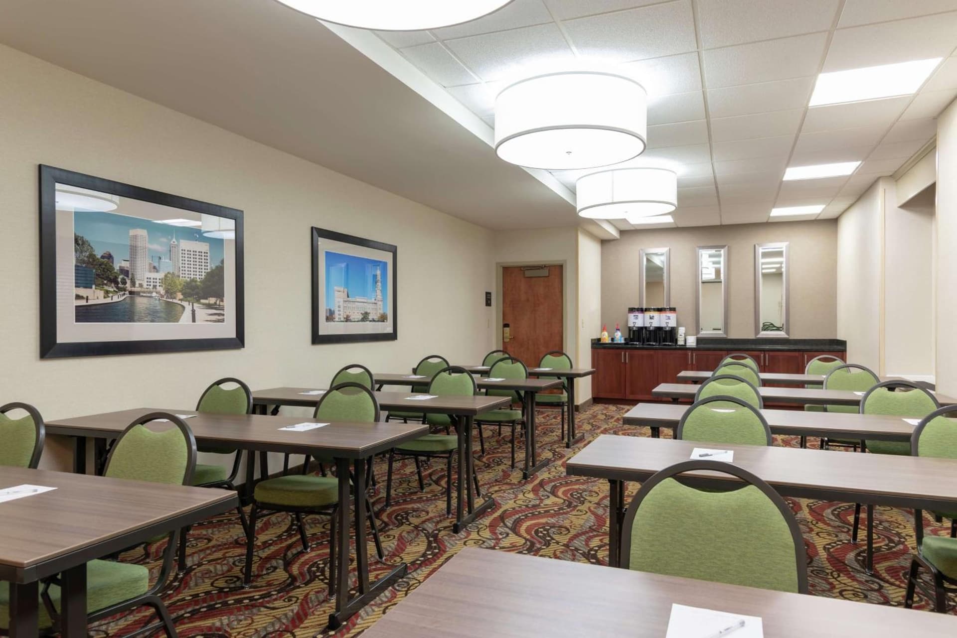 Hampton Inn Indianapolis Downtown Across from Circle Centre gallery photo in Indianapolis, IN — image 30