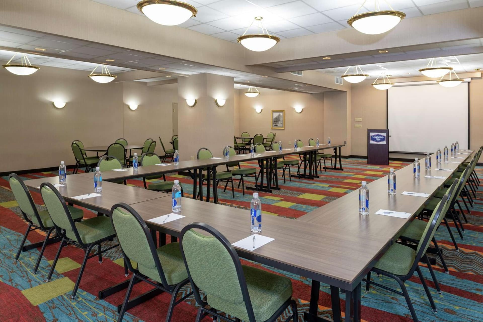 Hampton Inn Indianapolis Downtown Across from Circle Centre gallery photo in Indianapolis, IN — image 6