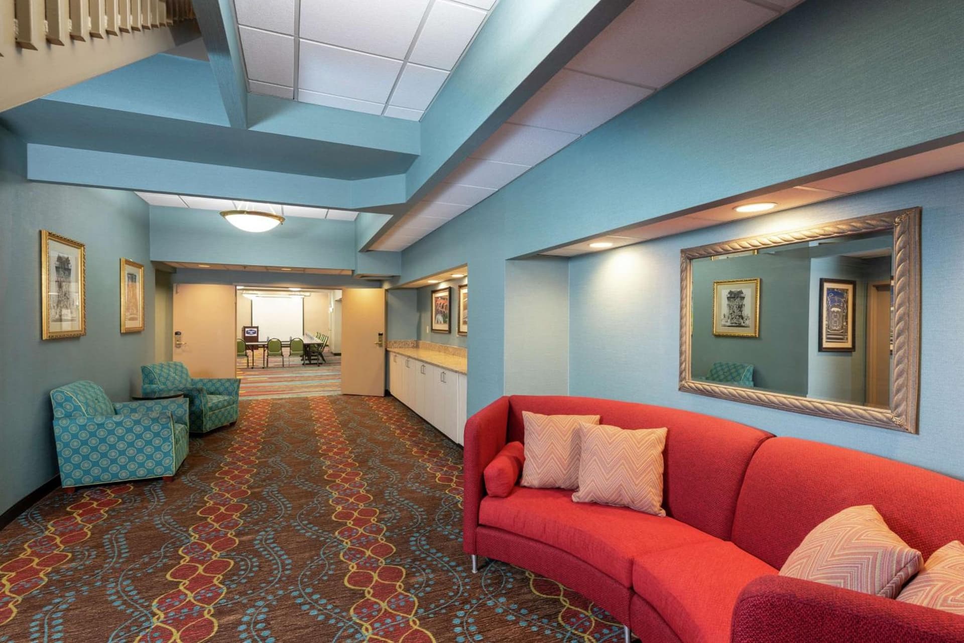 Hampton Inn Indianapolis Downtown Across from Circle Centre property views in Indianapolis, IN — gallery photo 3