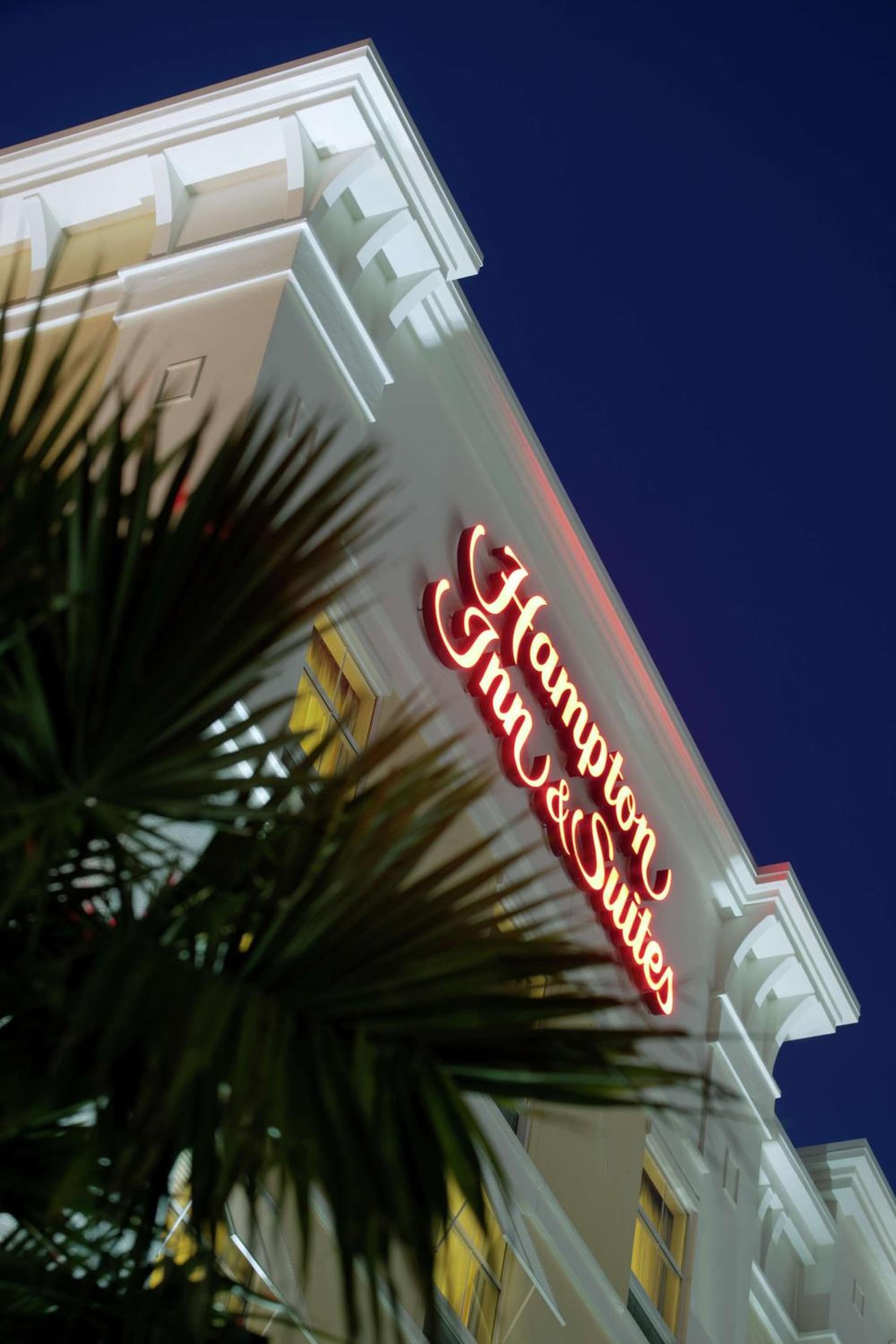 Hampton Inn & Suites Savannah/Midtown interior in Savannah, GA — gallery photo 2