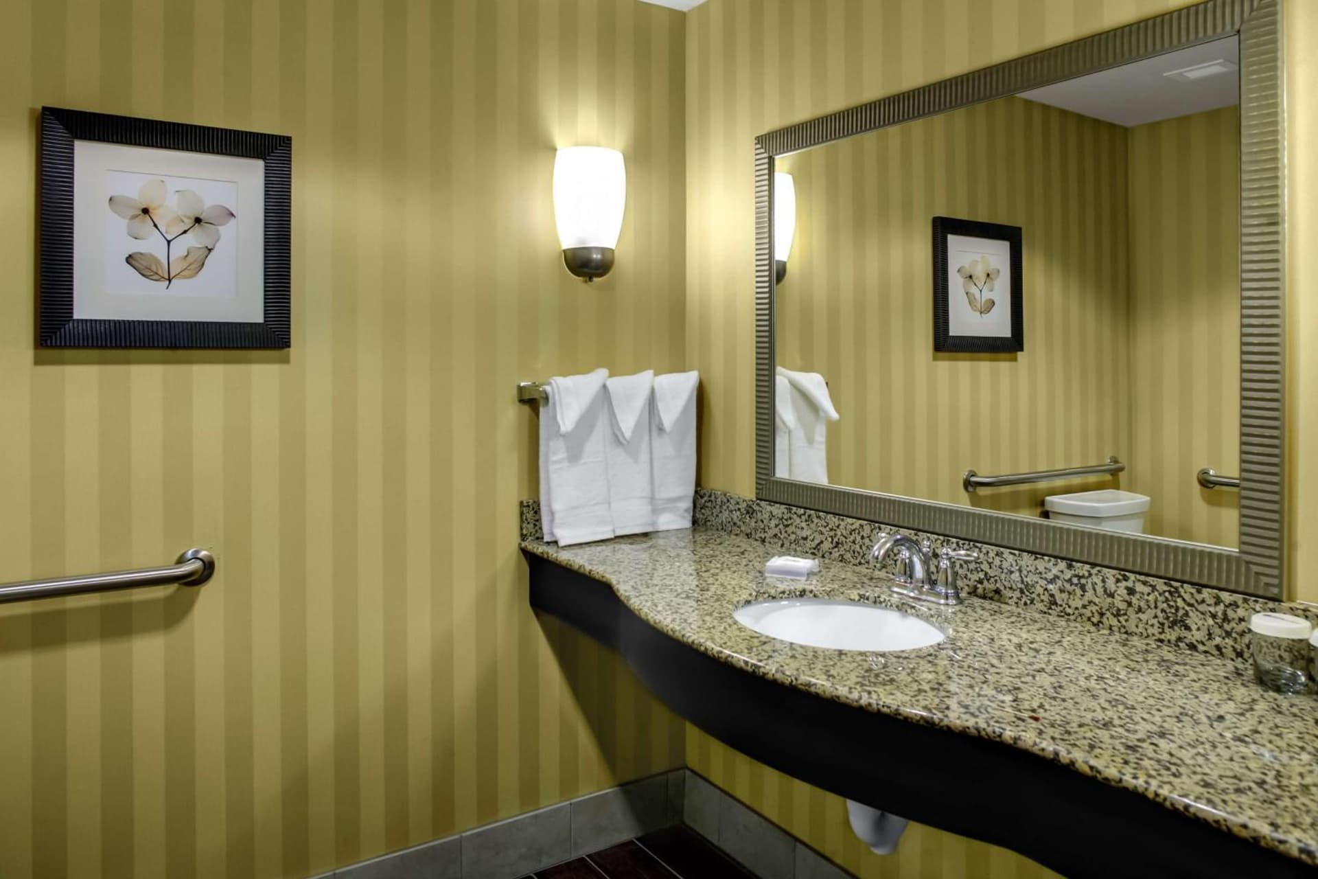 Hilton Garden Inn Pittsburgh/Cranberry gallery photo in Cranberry Township — image 4