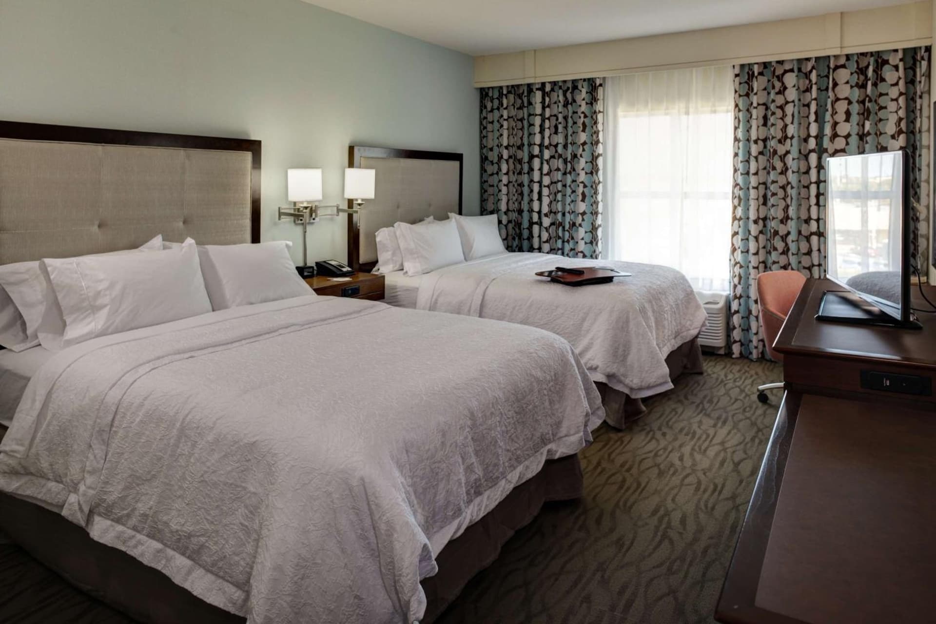 Hampton Inn and Suites by Hilton Vero Beach-Downtown interior in Vero Beach, FL — gallery photo 2