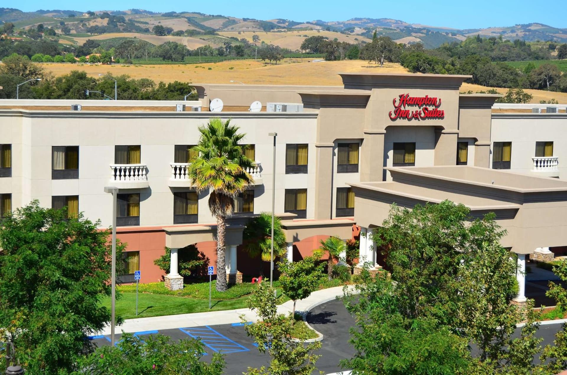 Hampton Inn & Suites Paso Robles interior in Paso Robles, CA — gallery photo 2