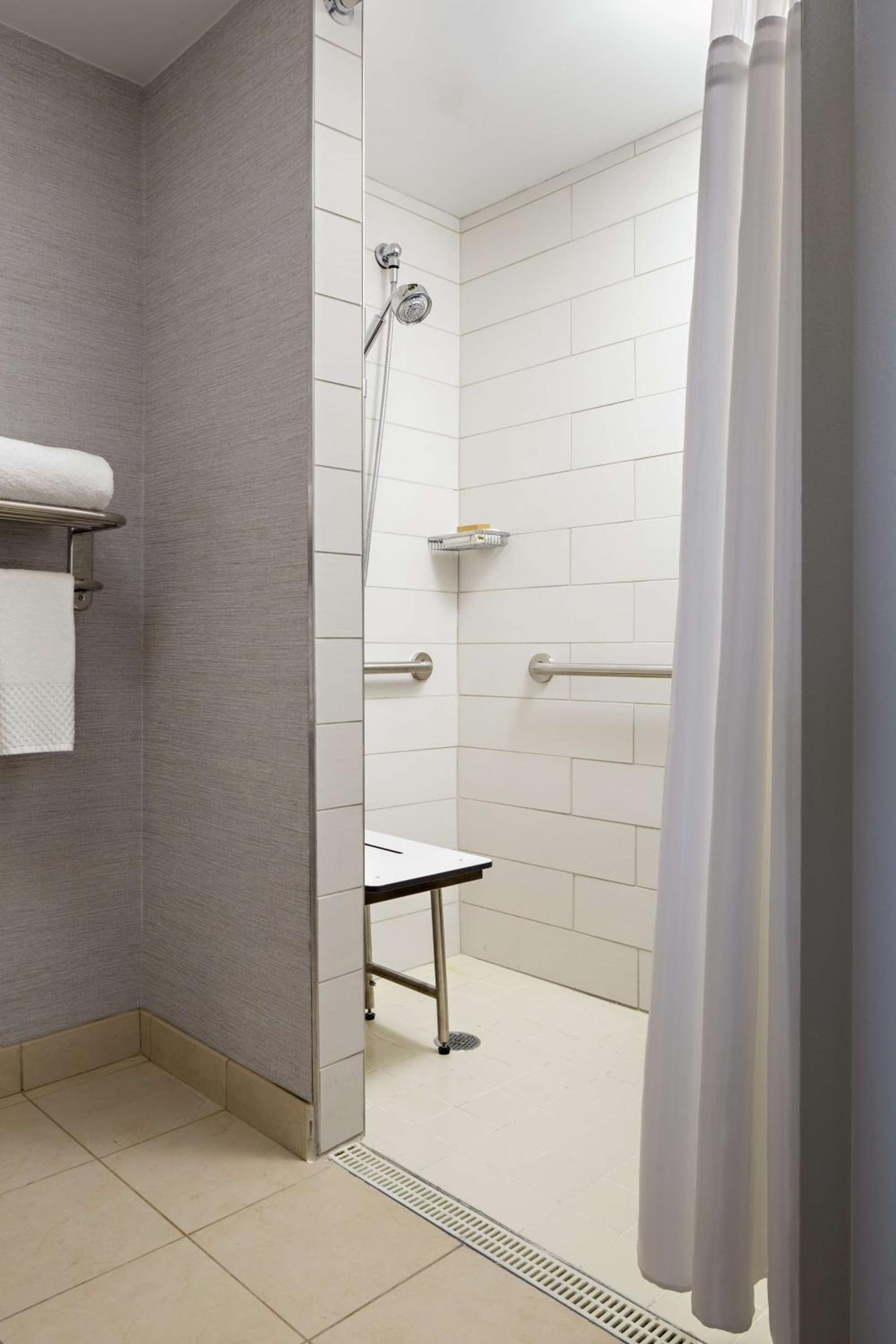 DoubleTree by Hilton Fairfield Hotel & Suites gallery photo in Fairfield — image 7