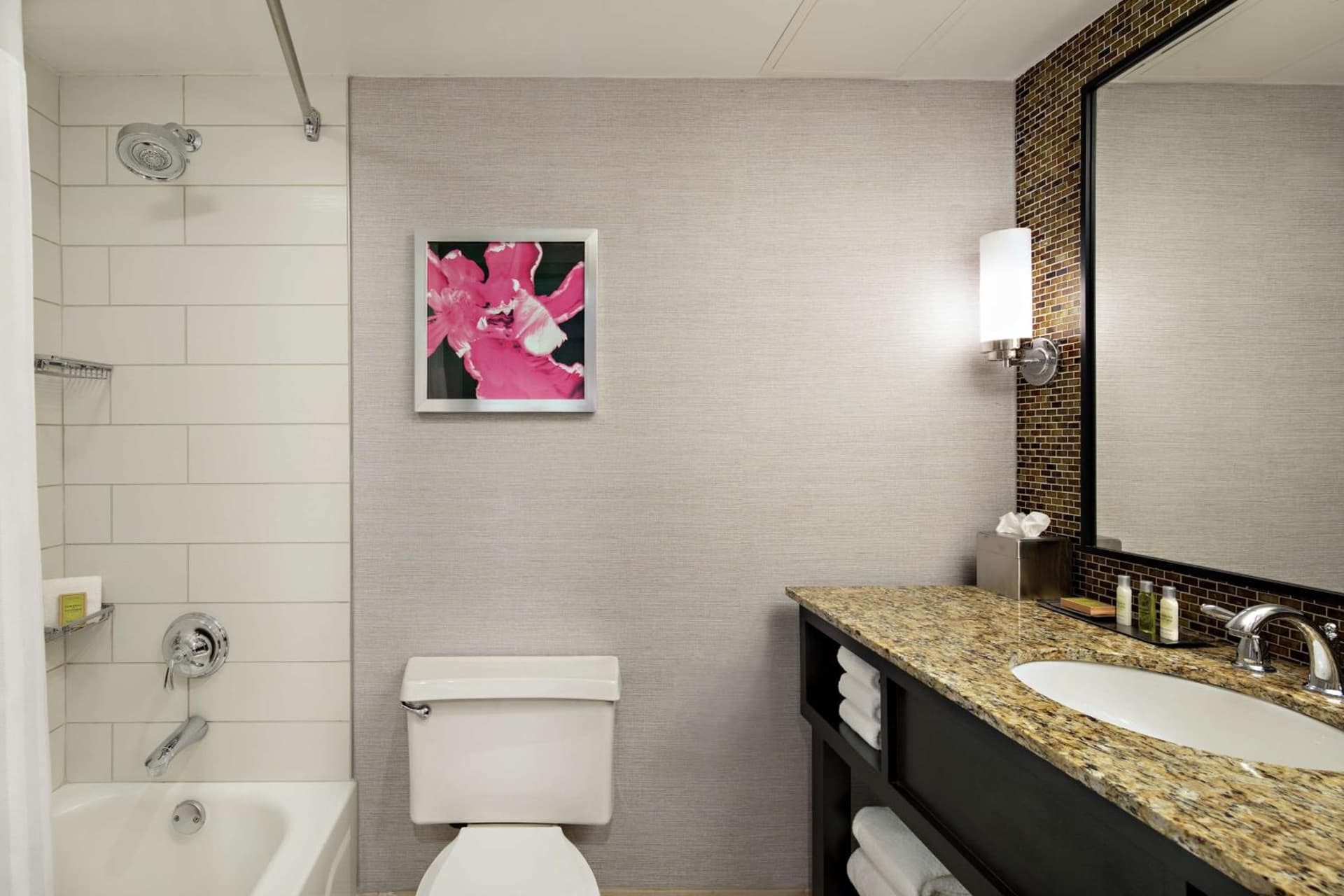 DoubleTree by Hilton Fairfield Hotel & Suites gallery photo in Fairfield — image 4