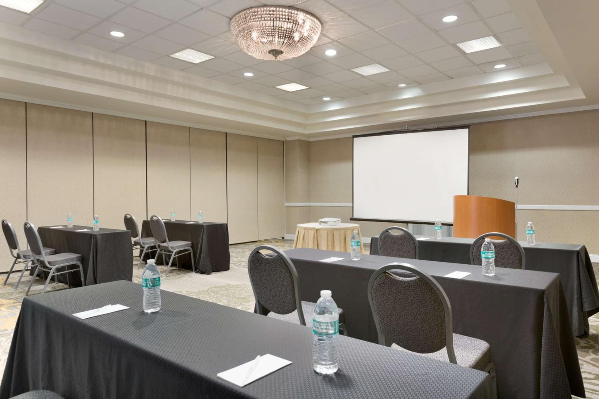 Embassy Suites Newark - Wilmington/South gallery photo in Newark, DE — image 9
