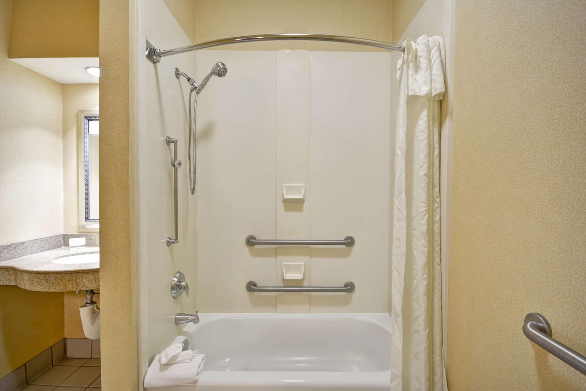 Homewood Suites by Hilton Newark-Wilmington South Area interior in Newark, DE — gallery photo 2