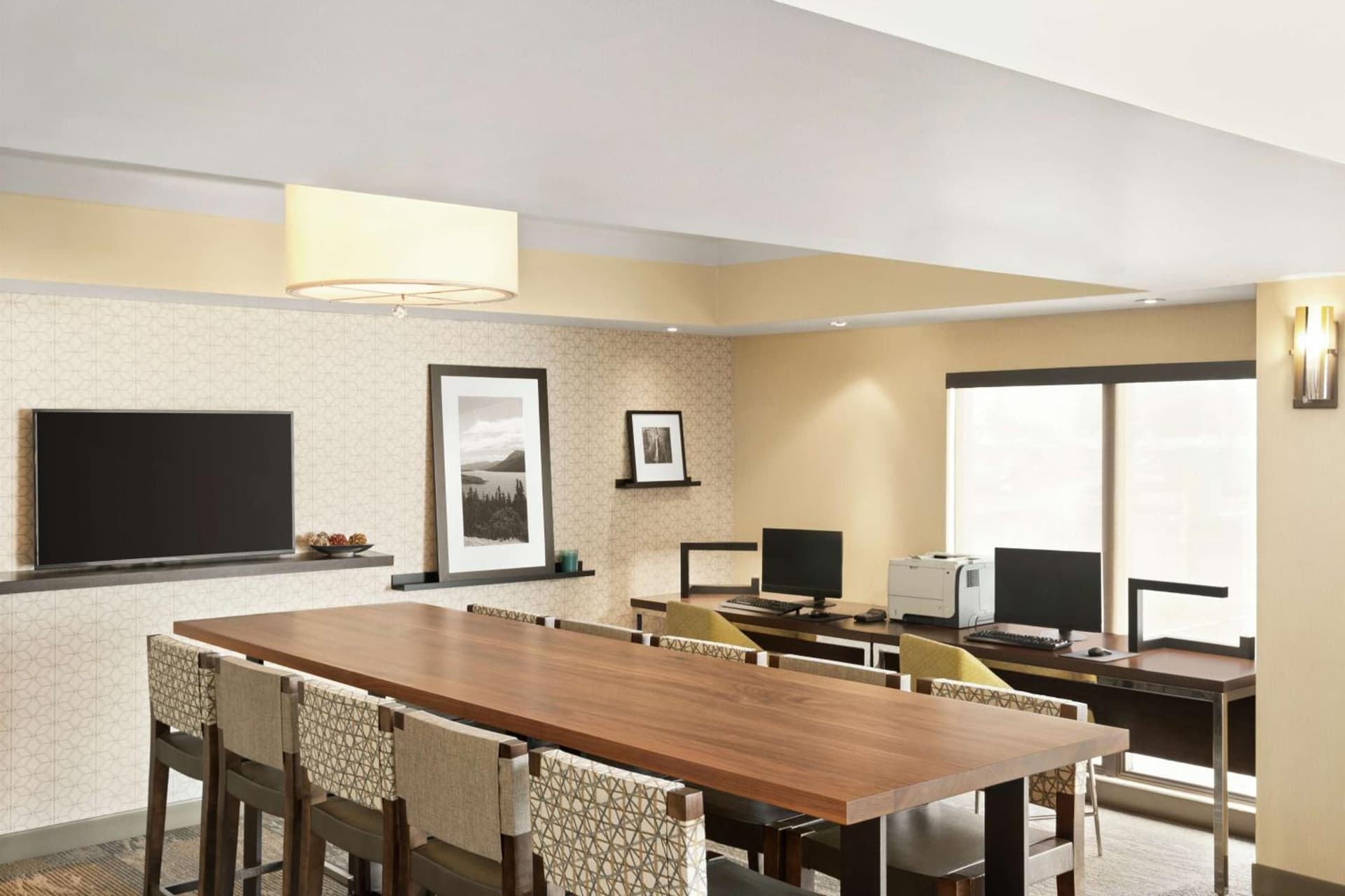Hampton Inn Portland Airport interior in Portland, OR — gallery photo 2