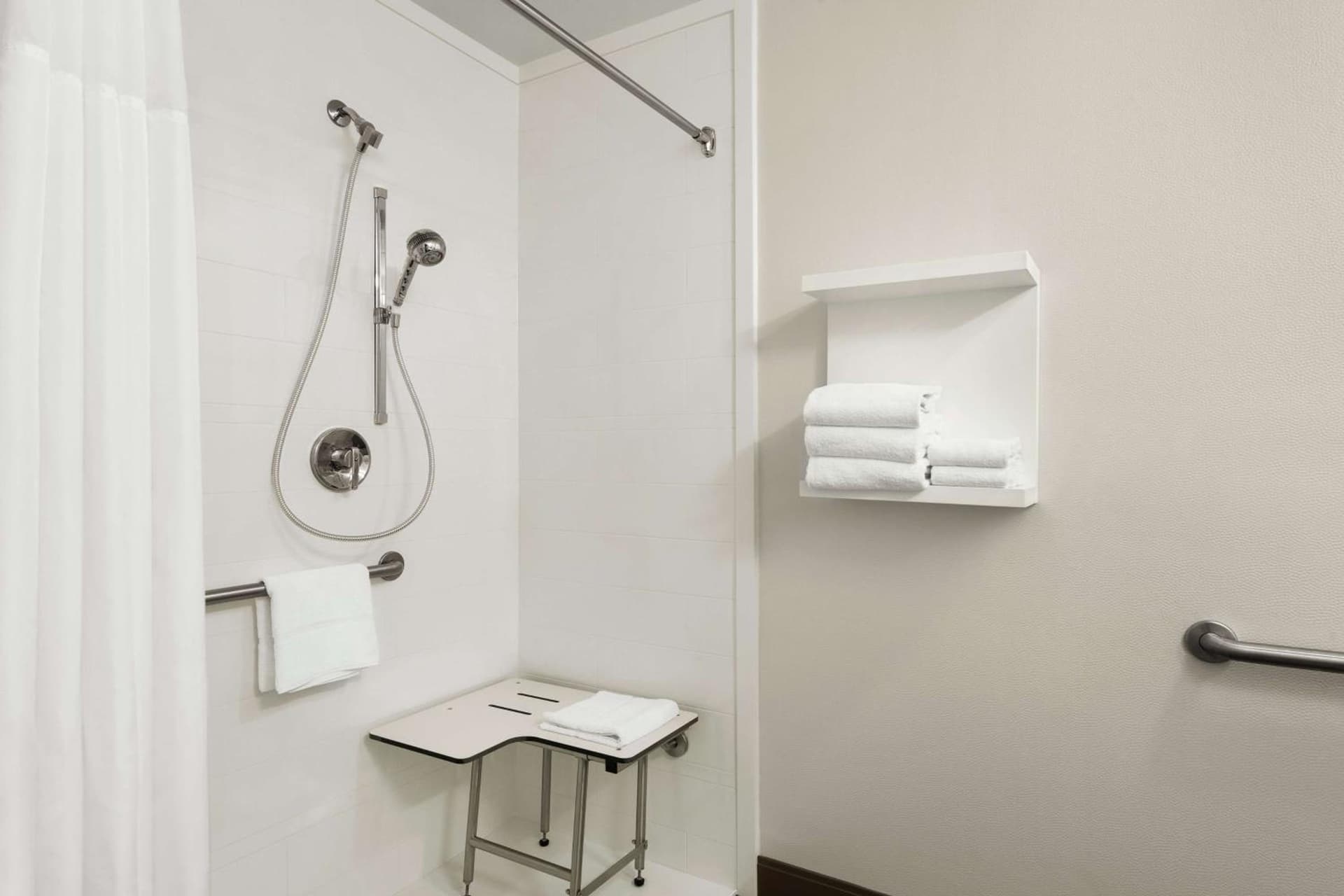 Hampton Inn Portland Airport gallery photo in Portland, OR — image 15