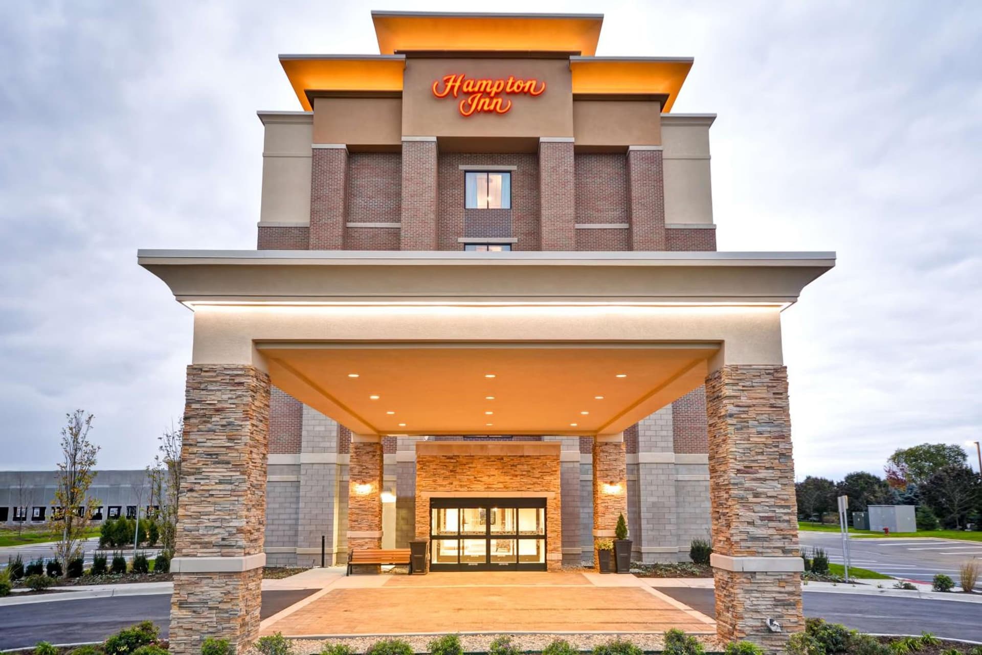 Hampton Inn Livonia Detroit interior in Livonia, MI — gallery photo 2