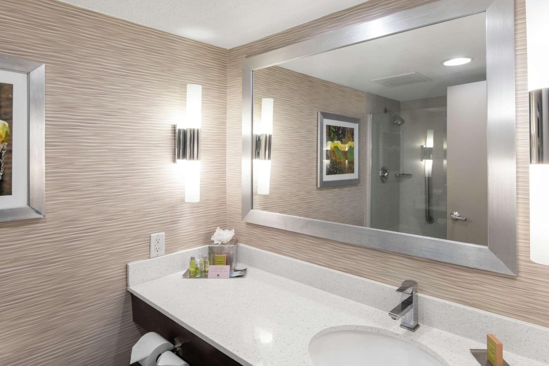 DoubleTree by Hilton Hotel Jacksonville Airport gallery photo in Jacksonville, FL — image 13