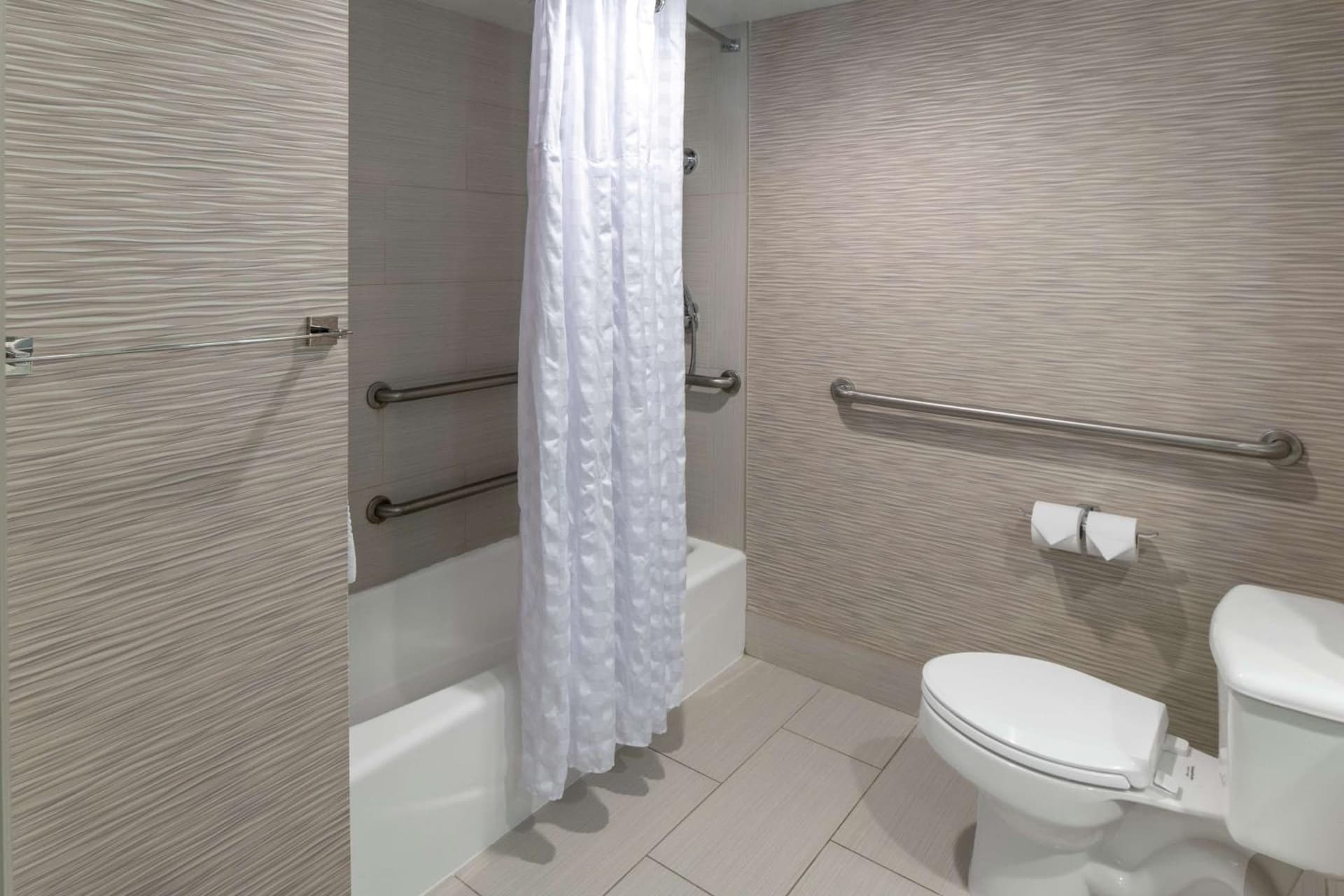 DoubleTree by Hilton Hotel Jacksonville Airport gallery photo in Jacksonville, FL — image 18