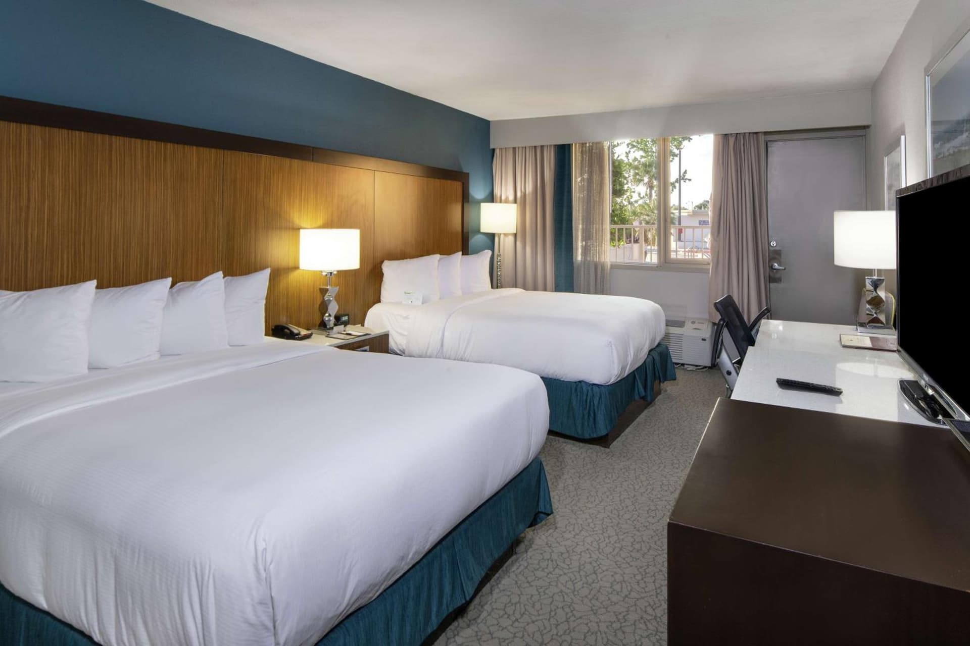 DoubleTree by Hilton Hotel Jacksonville Airport gallery photo in Jacksonville, FL — image 4