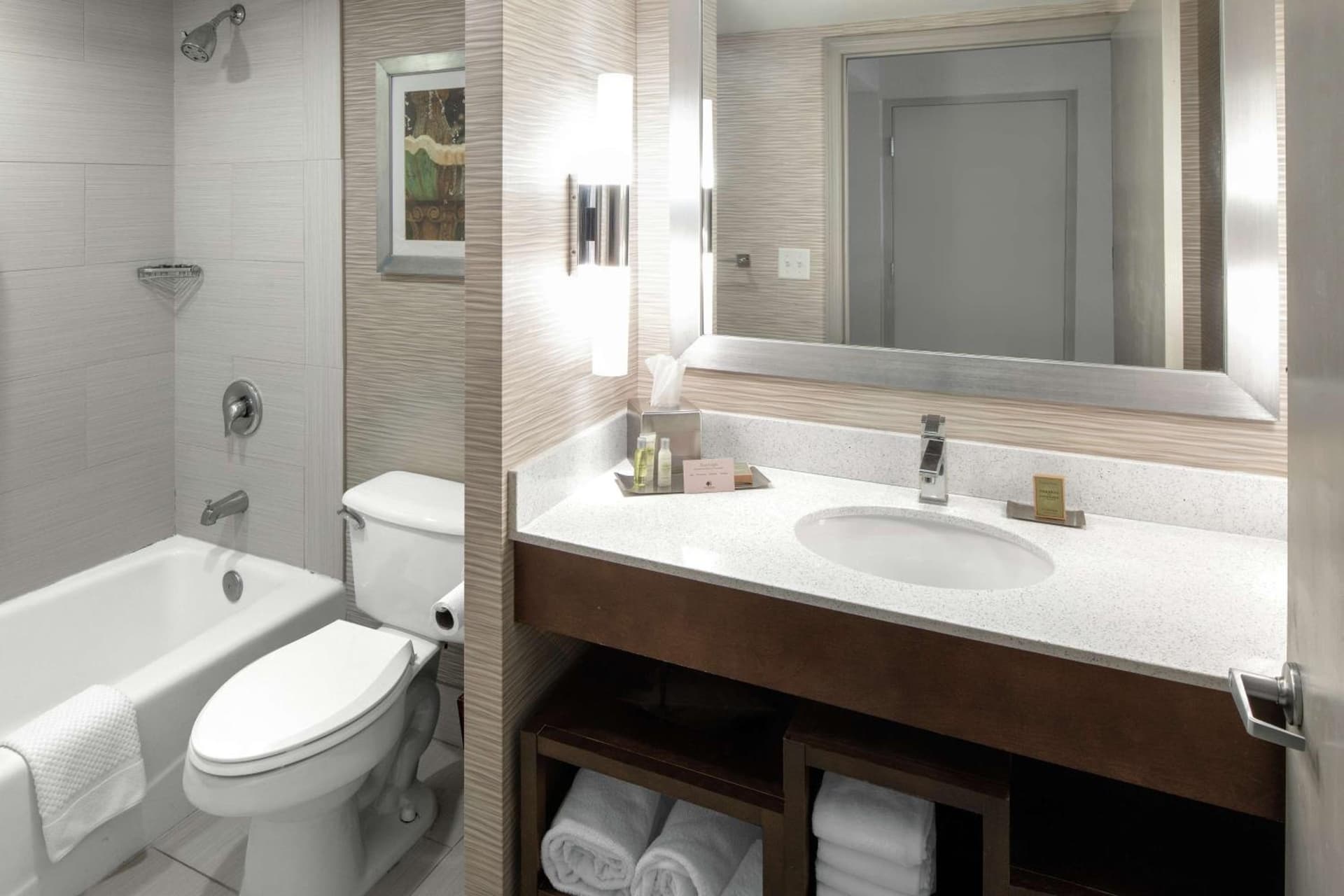 DoubleTree by Hilton Hotel Jacksonville Airport gallery photo in Jacksonville, FL — image 38