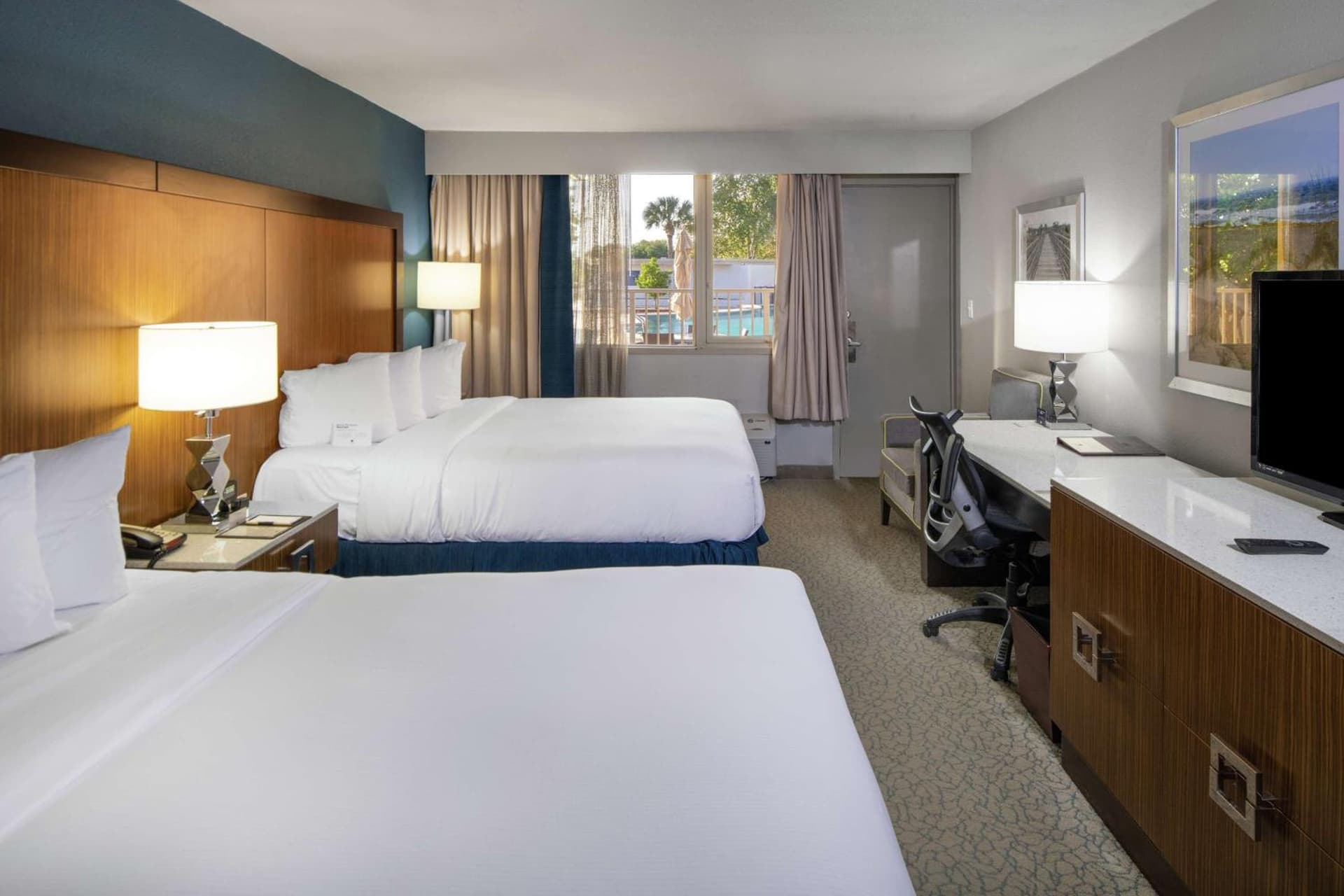 DoubleTree by Hilton Hotel Jacksonville Airport interior in Jacksonville, FL — gallery photo 2