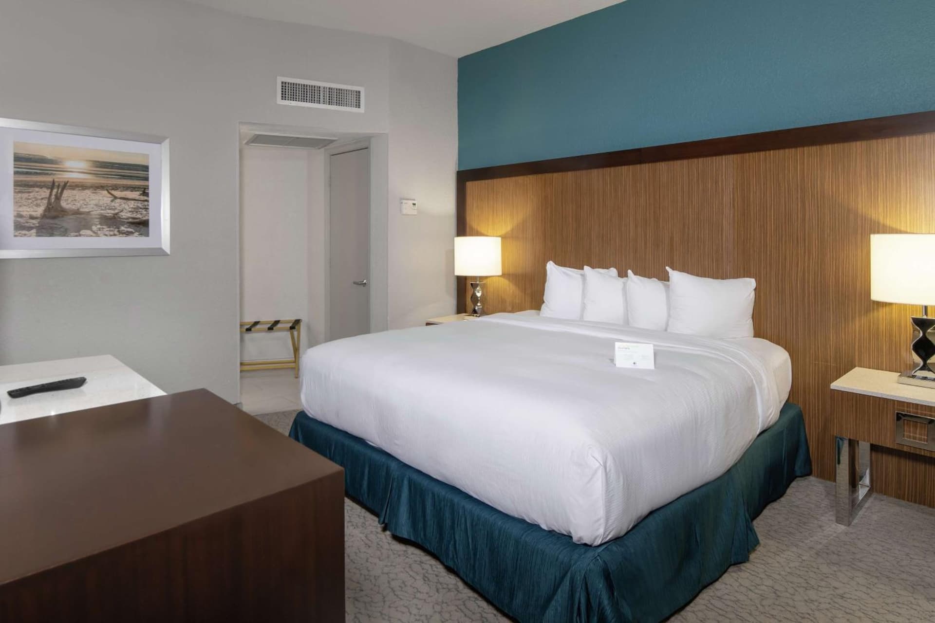 DoubleTree by Hilton Hotel Jacksonville Airport gallery photo in Jacksonville, FL — image 27