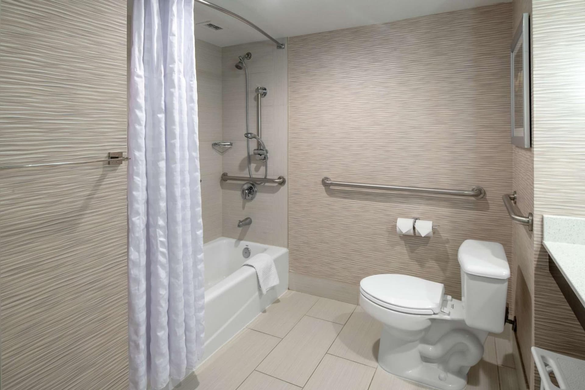 DoubleTree by Hilton Hotel Jacksonville Airport gallery photo in Jacksonville, FL — image 43