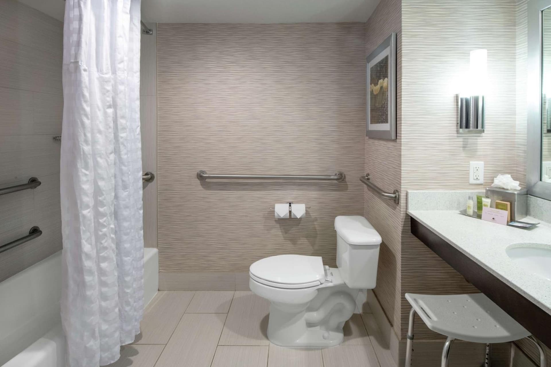 DoubleTree by Hilton Hotel Jacksonville Airport gallery photo in Jacksonville, FL — image 45