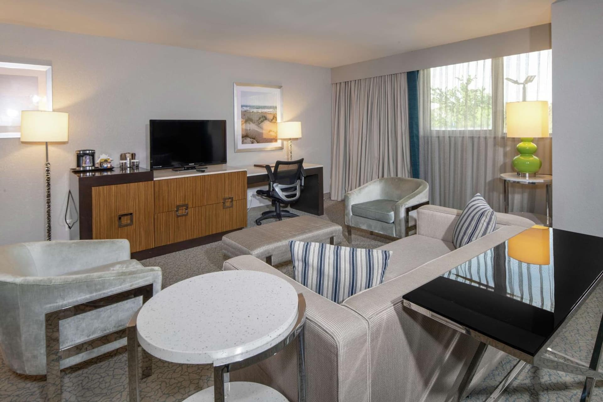 DoubleTree by Hilton Hotel Jacksonville Airport gallery photo in Jacksonville, FL — image 5
