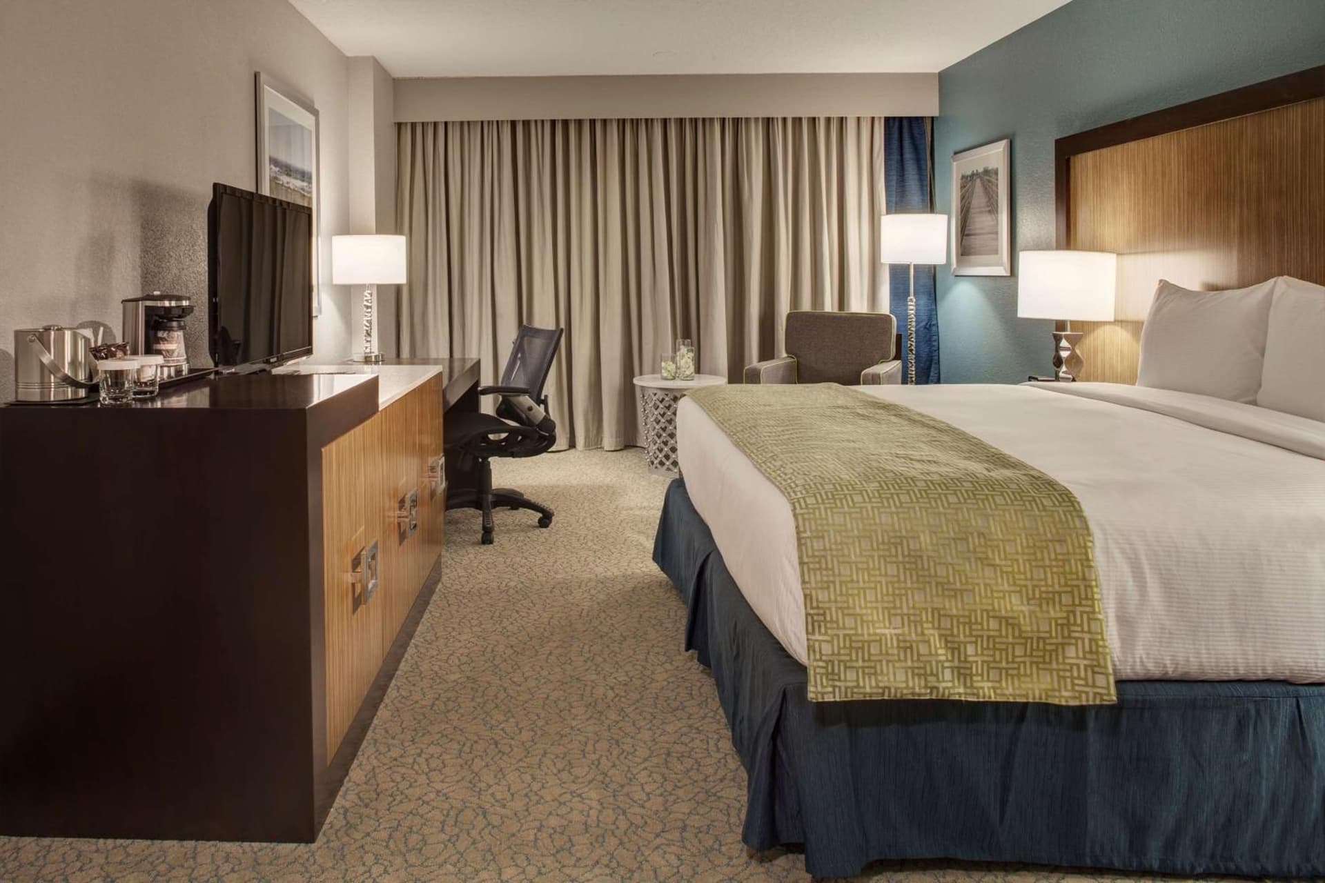 DoubleTree by Hilton Hotel Jacksonville Airport gallery photo in Jacksonville, FL — image 36