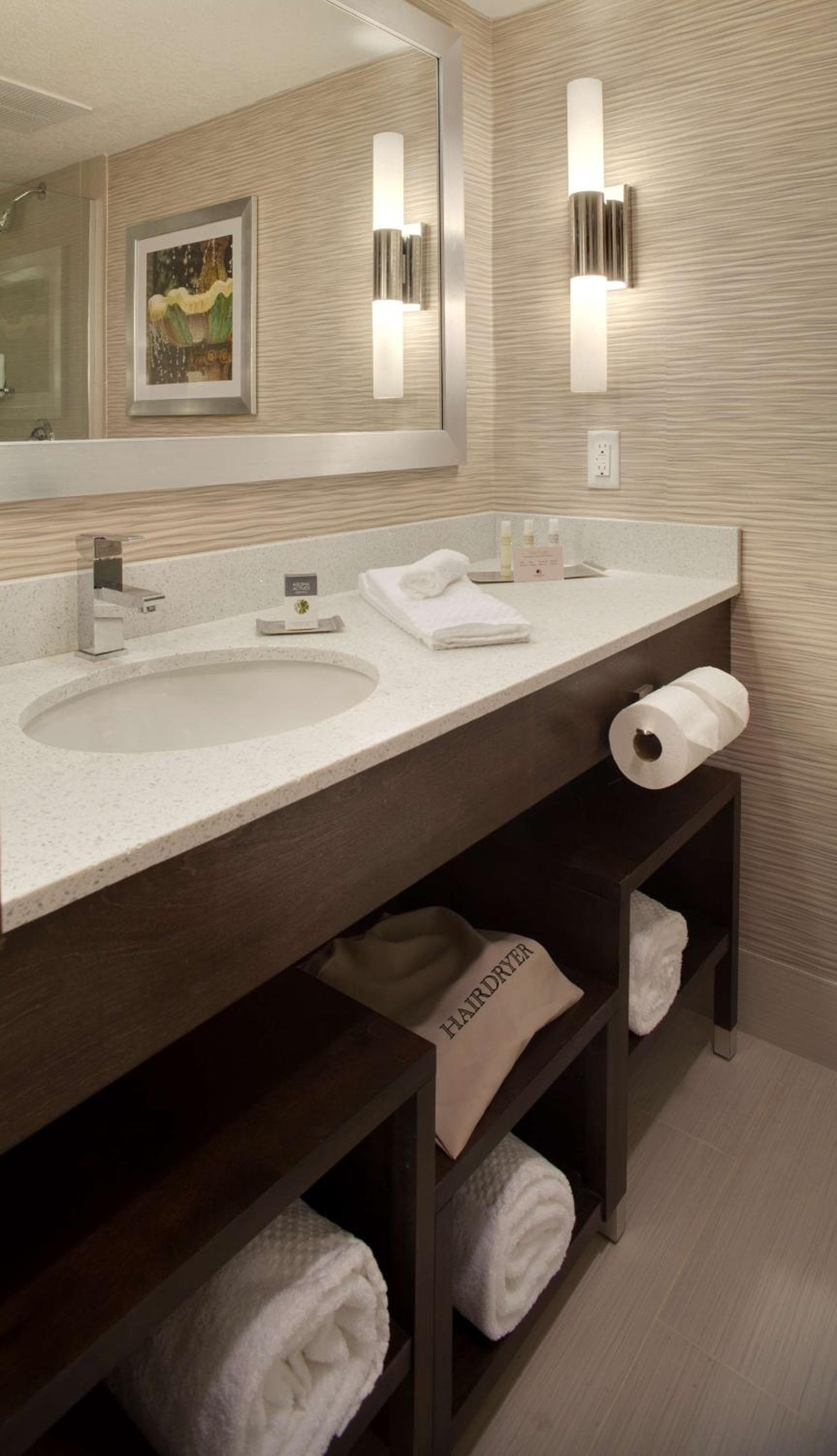 DoubleTree by Hilton Hotel Jacksonville Airport gallery photo in Jacksonville, FL — image 17