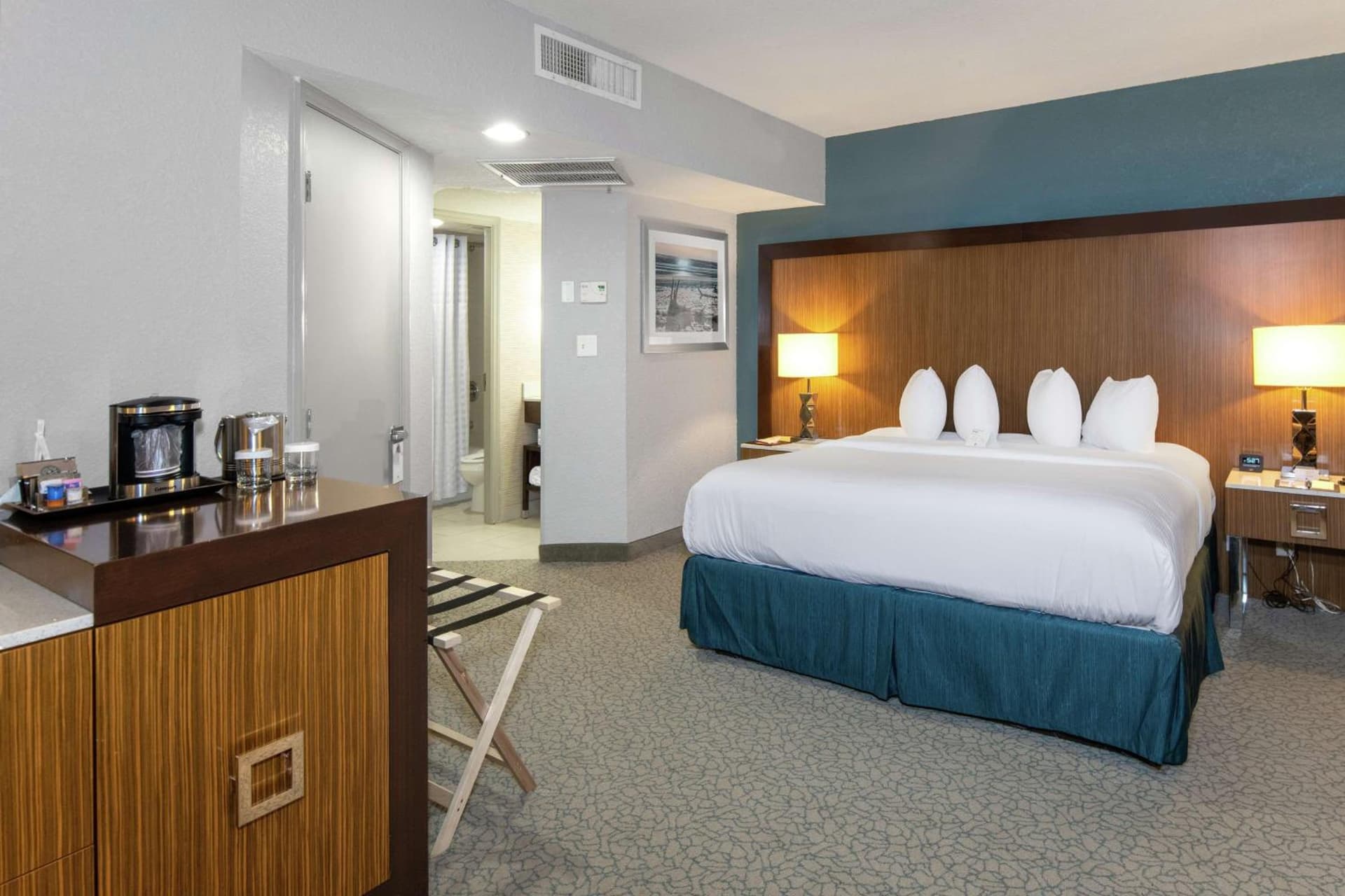 DoubleTree by Hilton Hotel Jacksonville Airport gallery photo in Jacksonville, FL — image 56