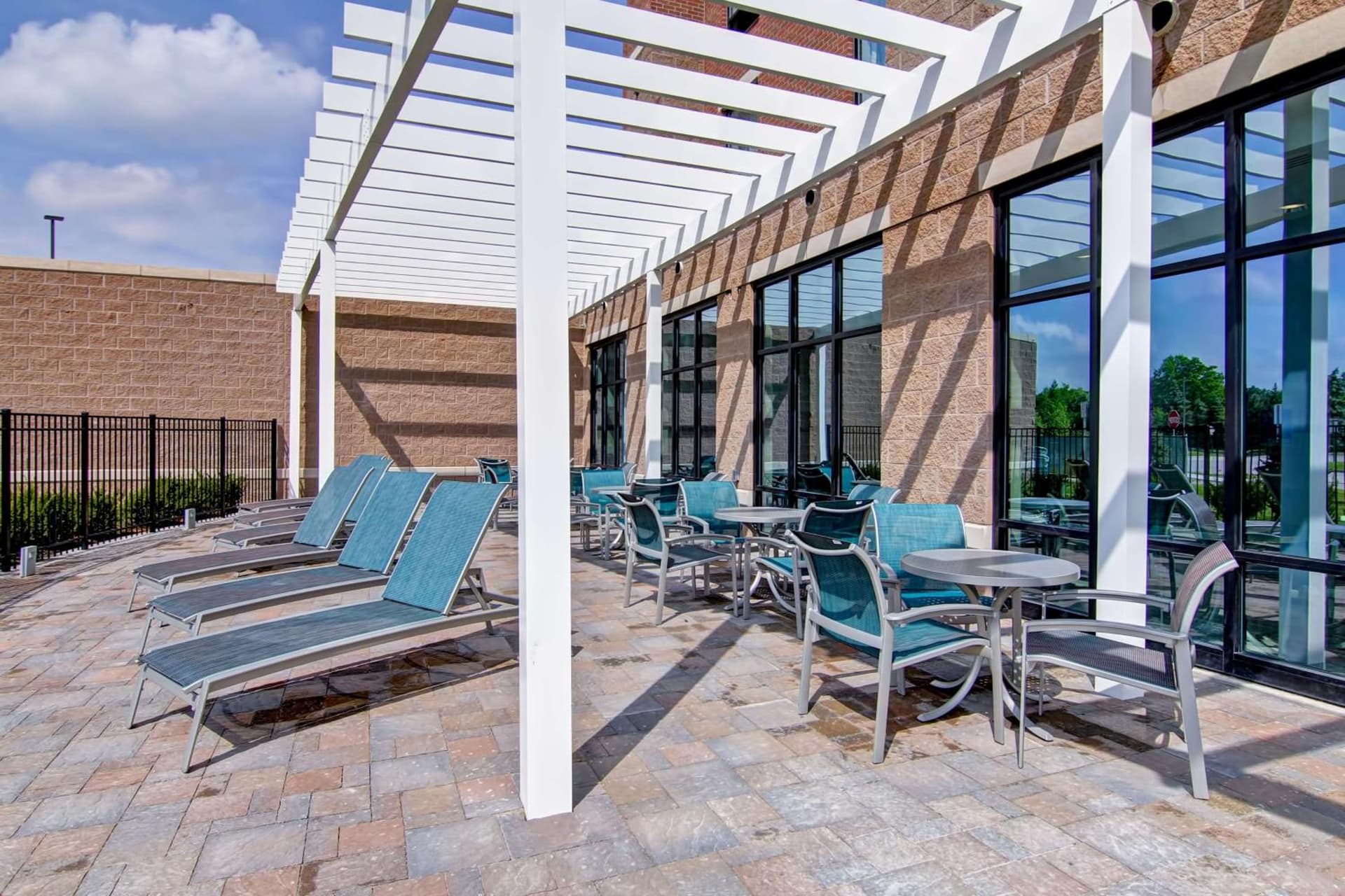 Hampton Inn & Suites Detroit/Troy interior in Clawson, MI — gallery photo 2