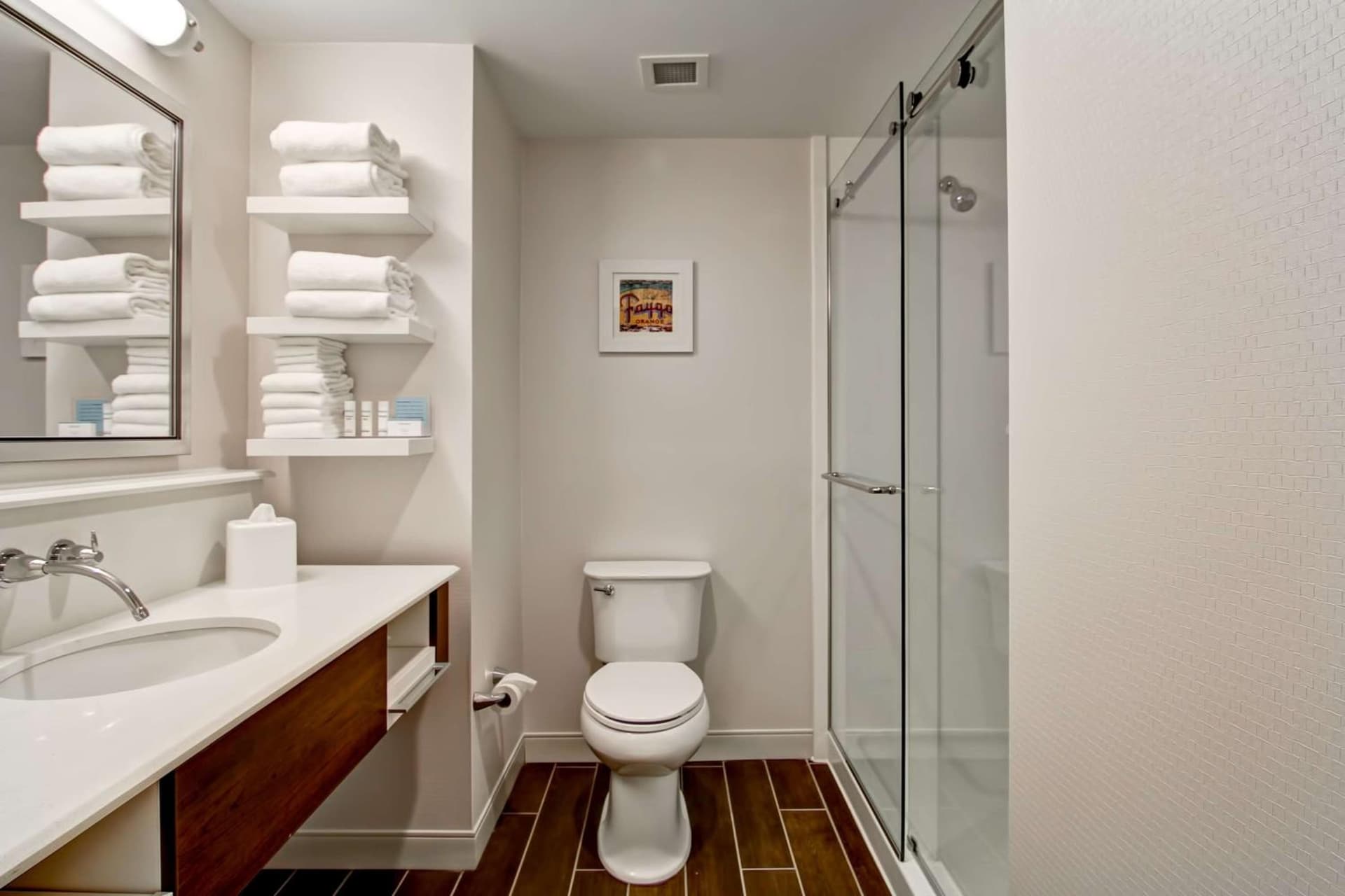 Hampton Inn & Suites Detroit/Troy interior in Clawson, MI — gallery photo 2