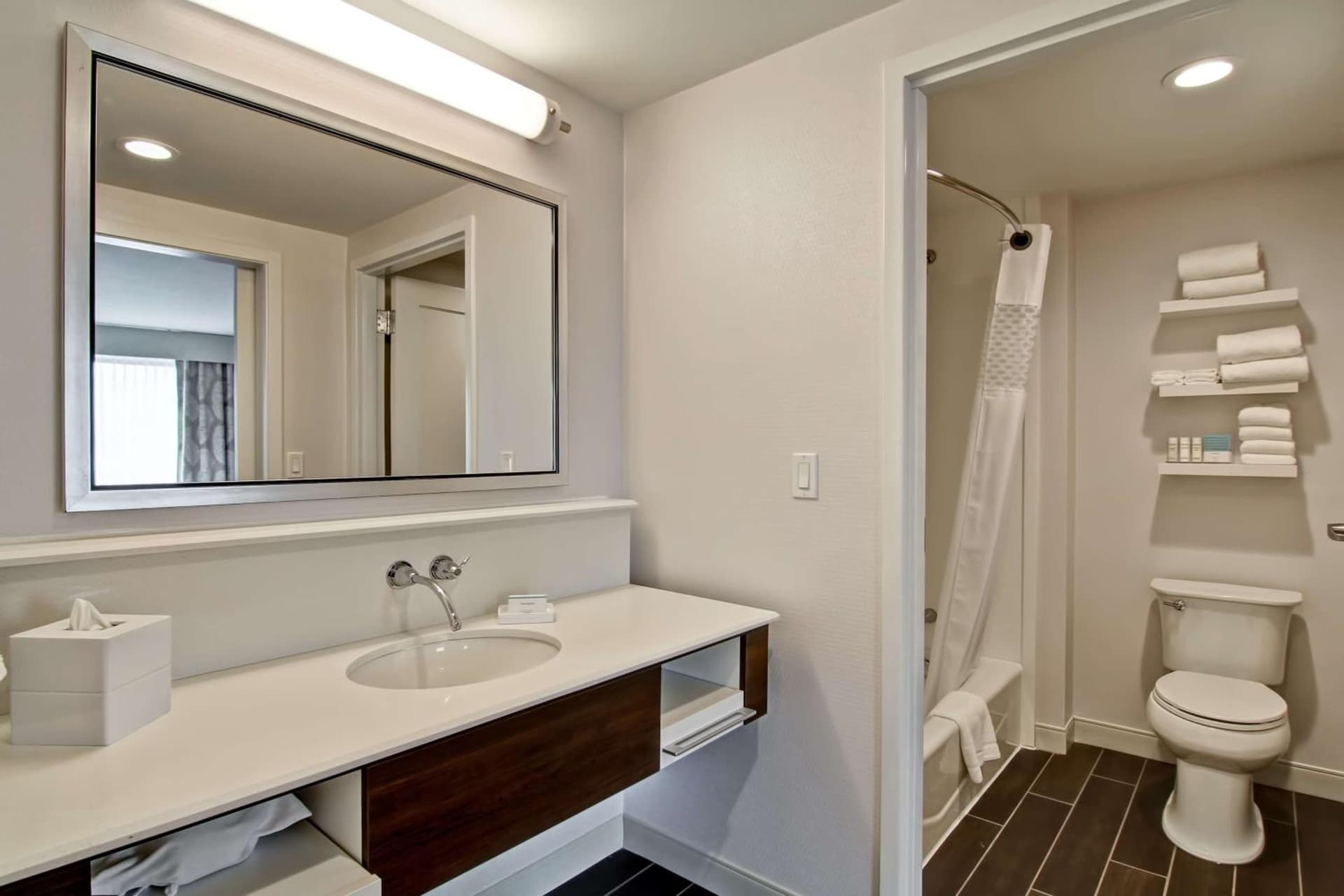 Hampton Inn & Suites Detroit/Troy gallery photo in Clawson, MI — image 36