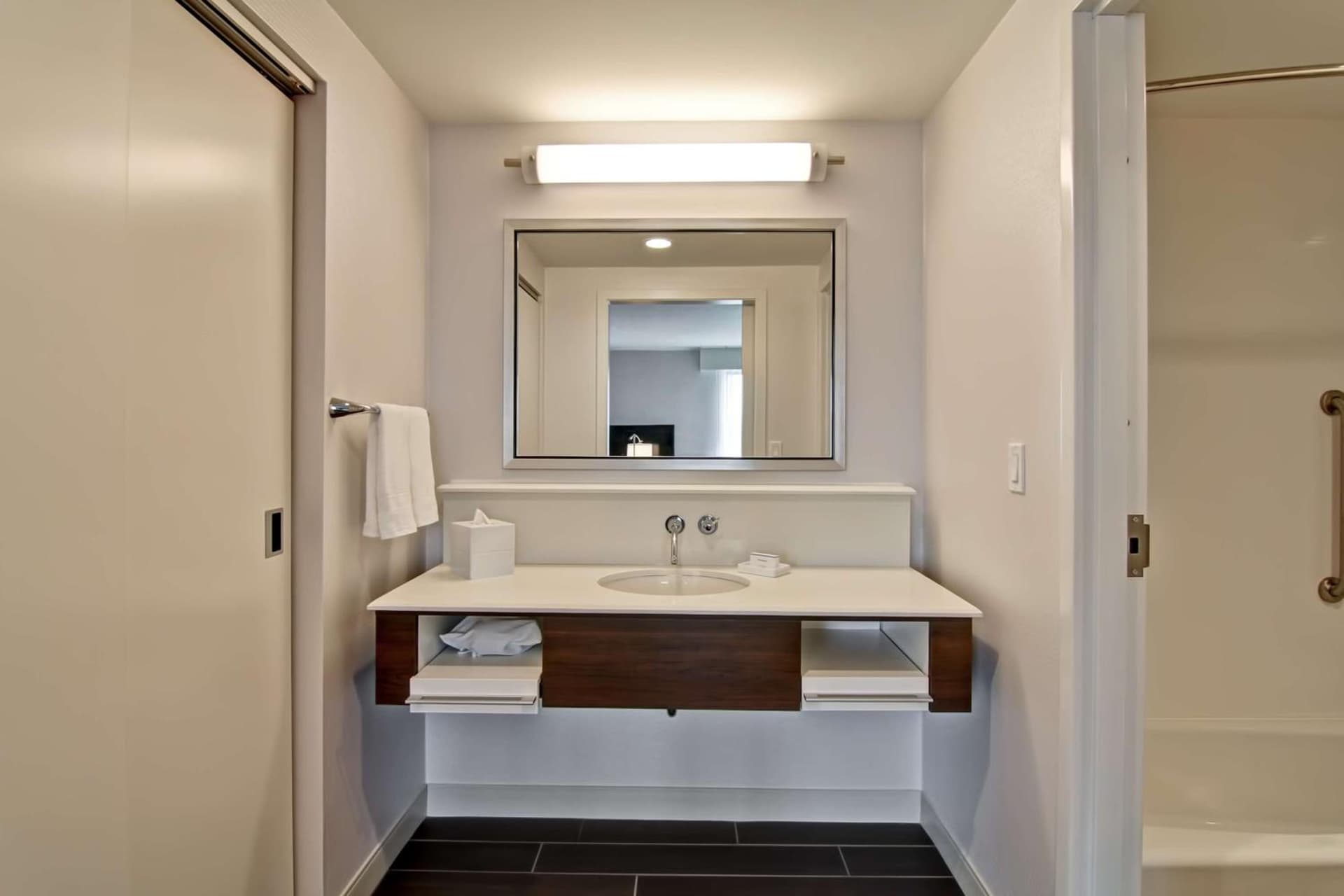 Hampton Inn & Suites Detroit/Troy gallery photo in Clawson, MI — image 17