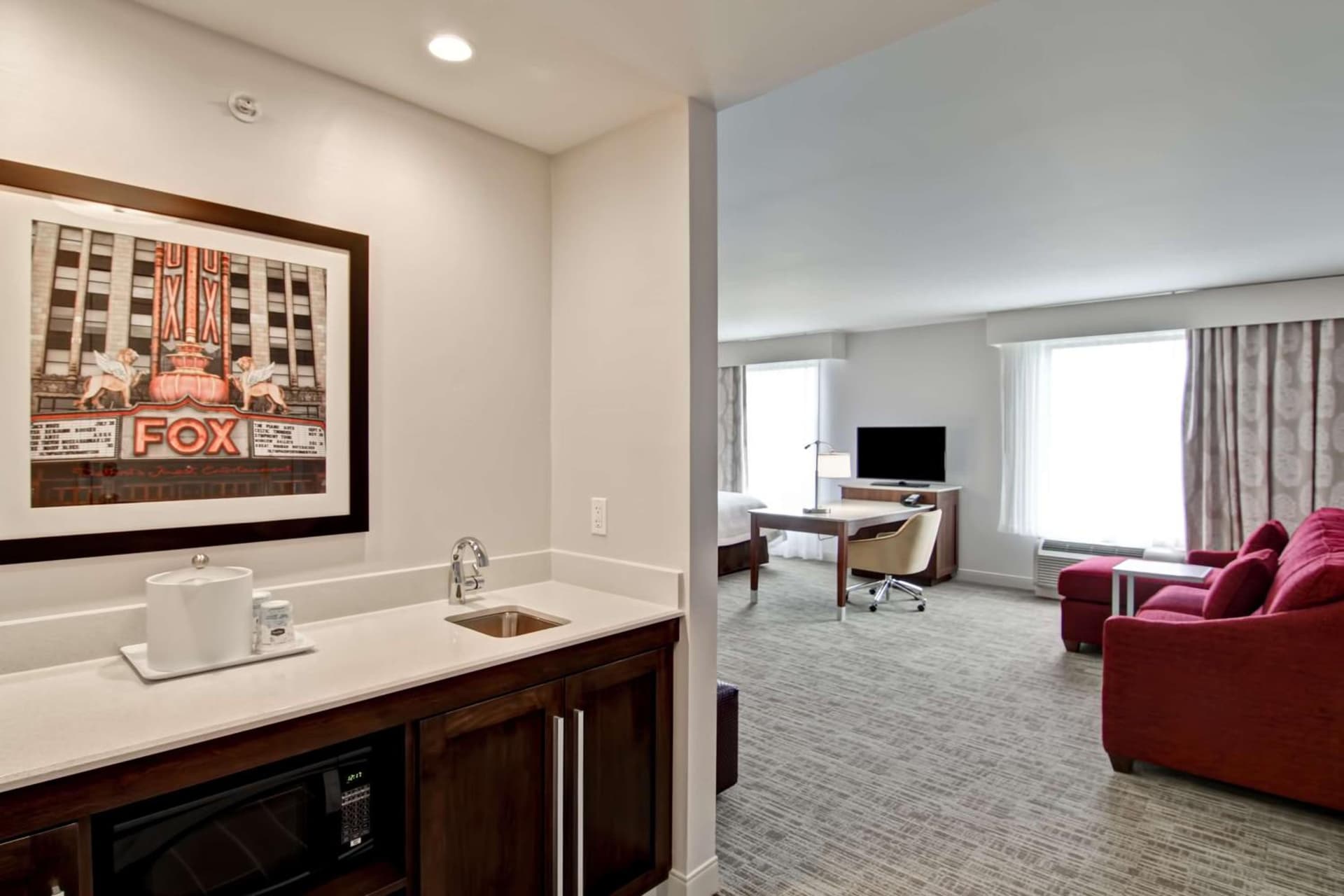 Hampton Inn & Suites Detroit/Troy gallery photo in Clawson, MI — image 7