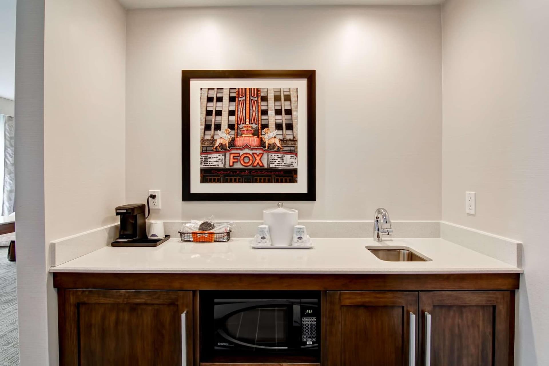 Hampton Inn & Suites Detroit/Troy gallery photo in Clawson, MI — image 21