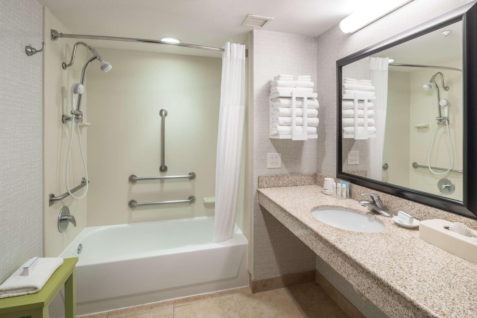 Hampton Inn & Suites Chicago North Shore gallery photo in Skokie, IL — image 6