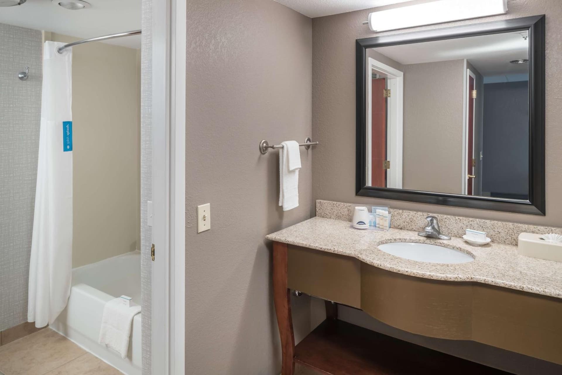 Hampton Inn & Suites Chicago North Shore gallery photo in Skokie, IL — image 53