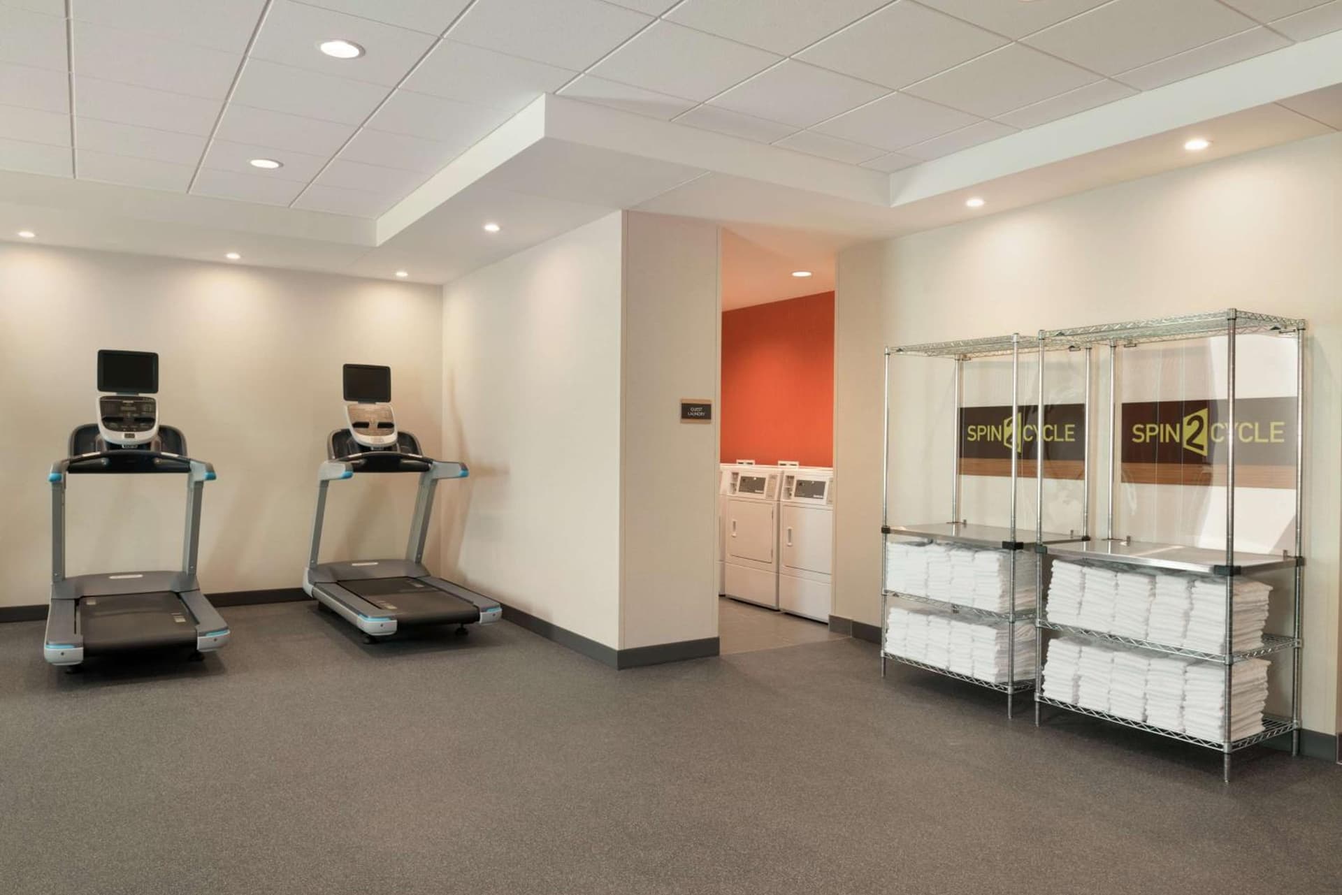 Home2 Suites by Hilton Milwaukee Airport gallery photo in Milwaukee, WI — image 12