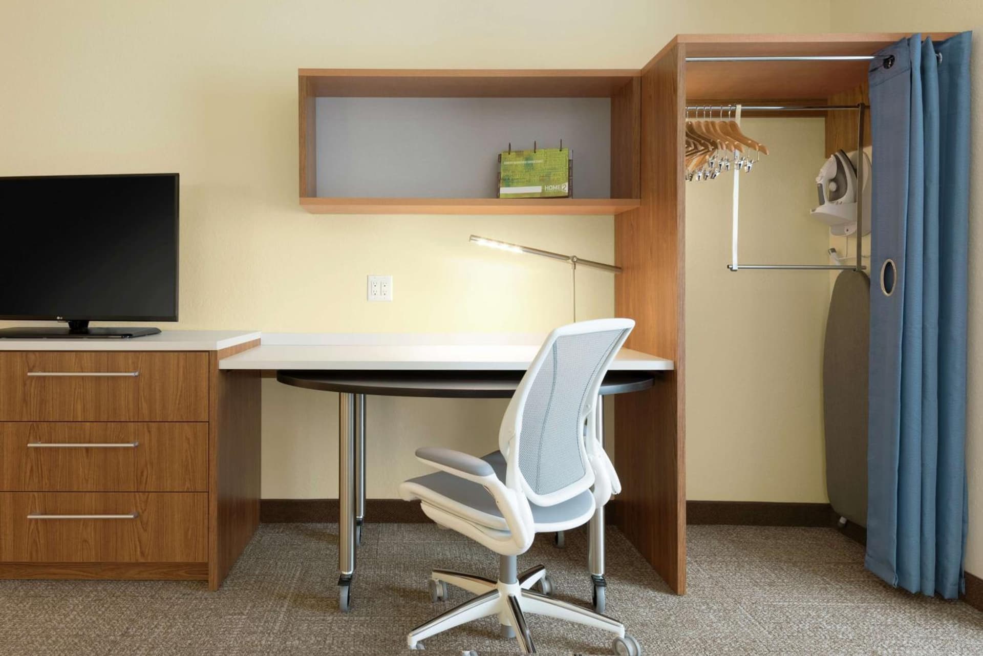 Home2 Suites by Hilton Milwaukee Airport gallery photo in Milwaukee, WI — image 17