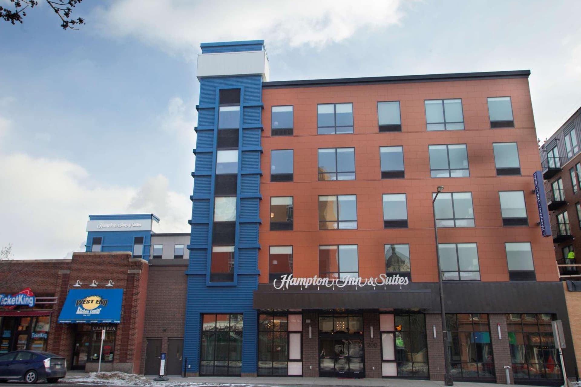Hampton Inn & Suites St. Paul Downtown interior in Saint Paul, MN — gallery photo 2