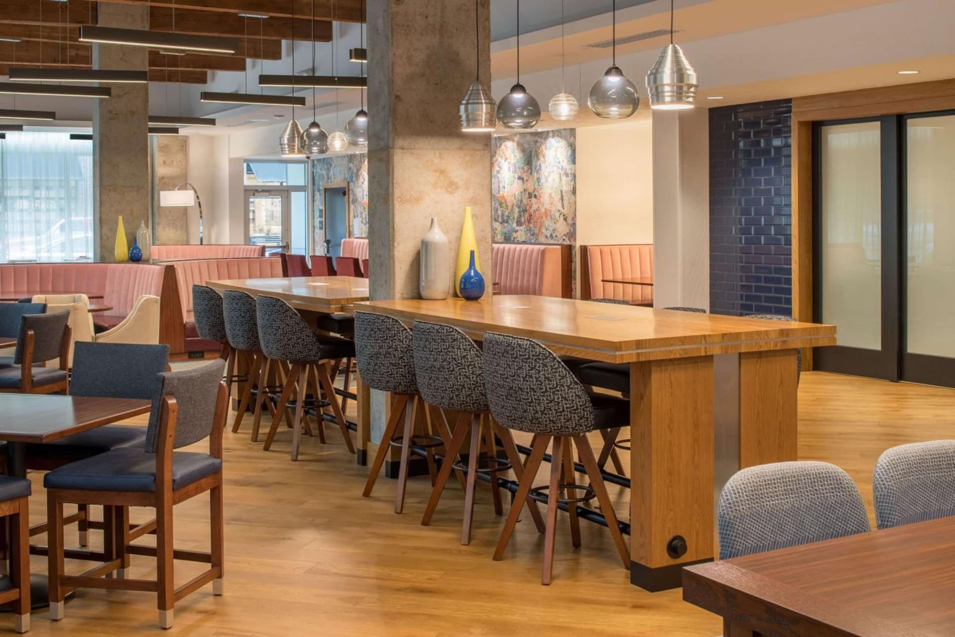 Hampton Inn And Suites By Hilton Portland-Pearl District interior in Portland, OR — gallery photo 2