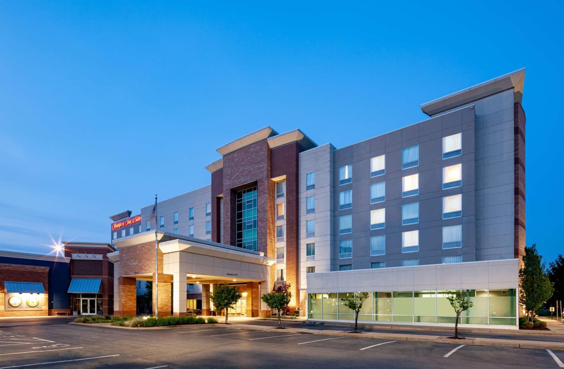 Hampton Inn & Suites St. Louis at Forest Park property views in Saint Louis, MO — gallery photo 3