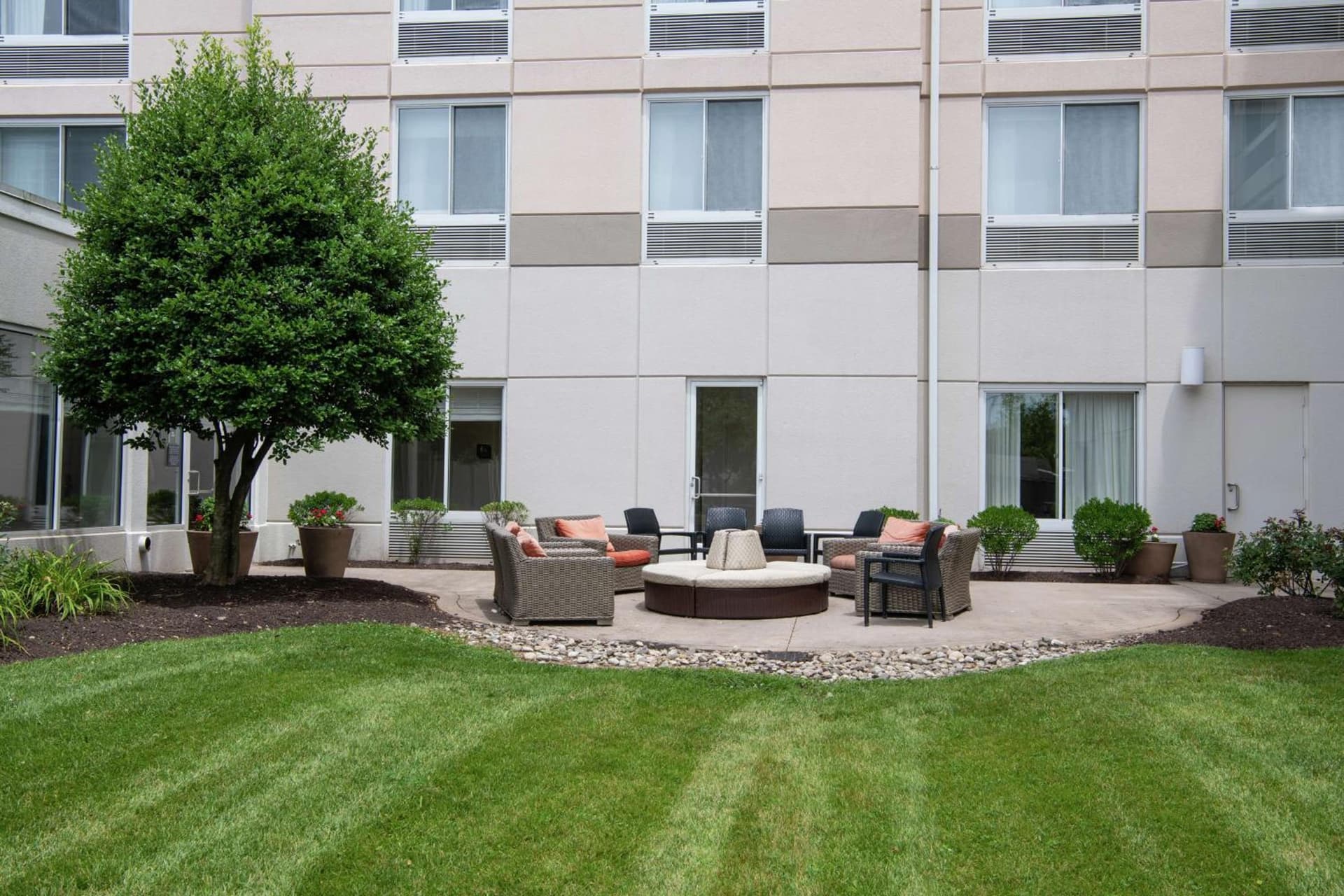 Hilton Garden Inn BWI Airport interior in Linthicum Heights, MD — gallery photo 2