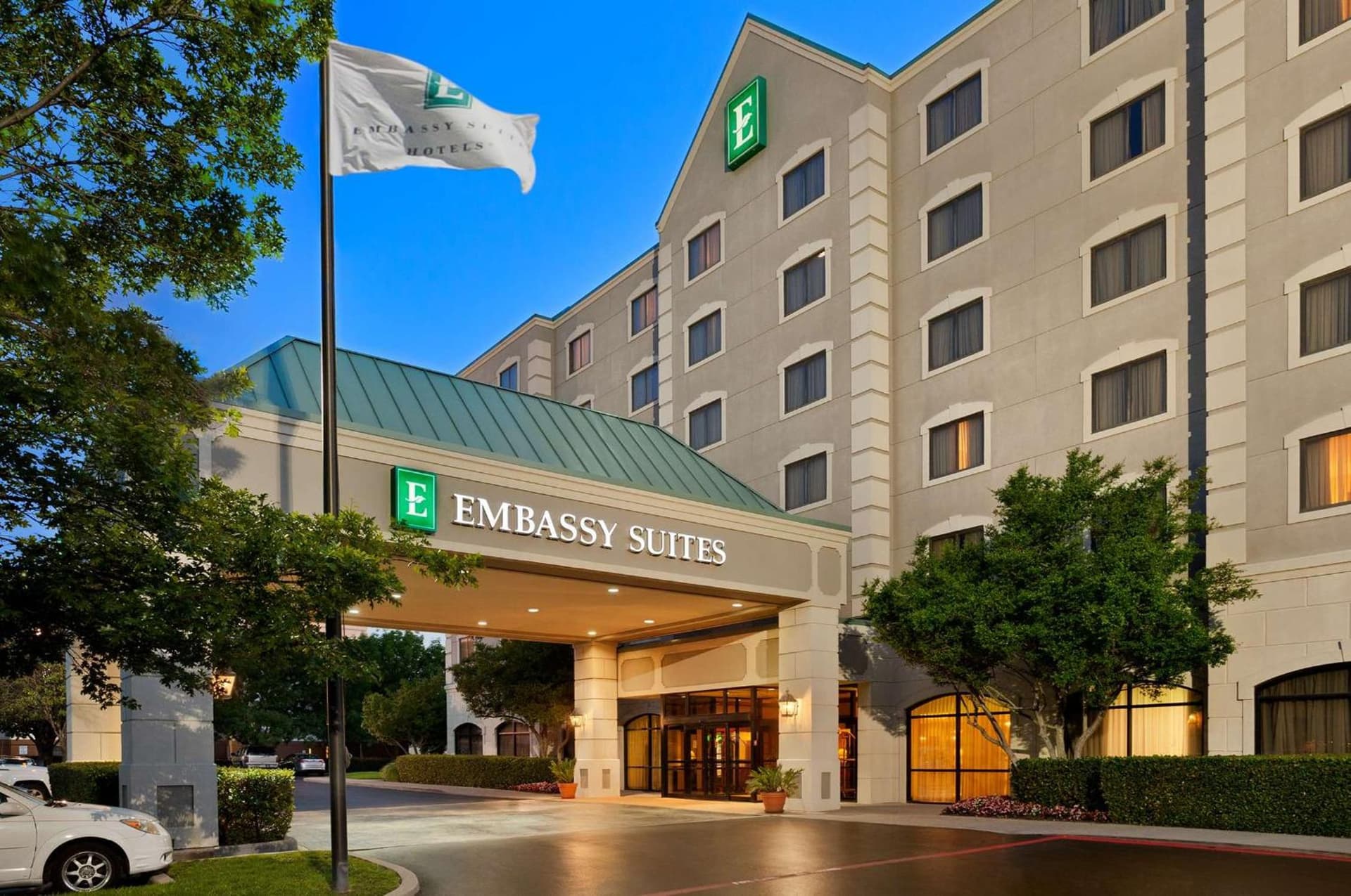 Embassy Suites by Hilton Dallas Near the Galleria interior in Dallas, TX — gallery photo 2