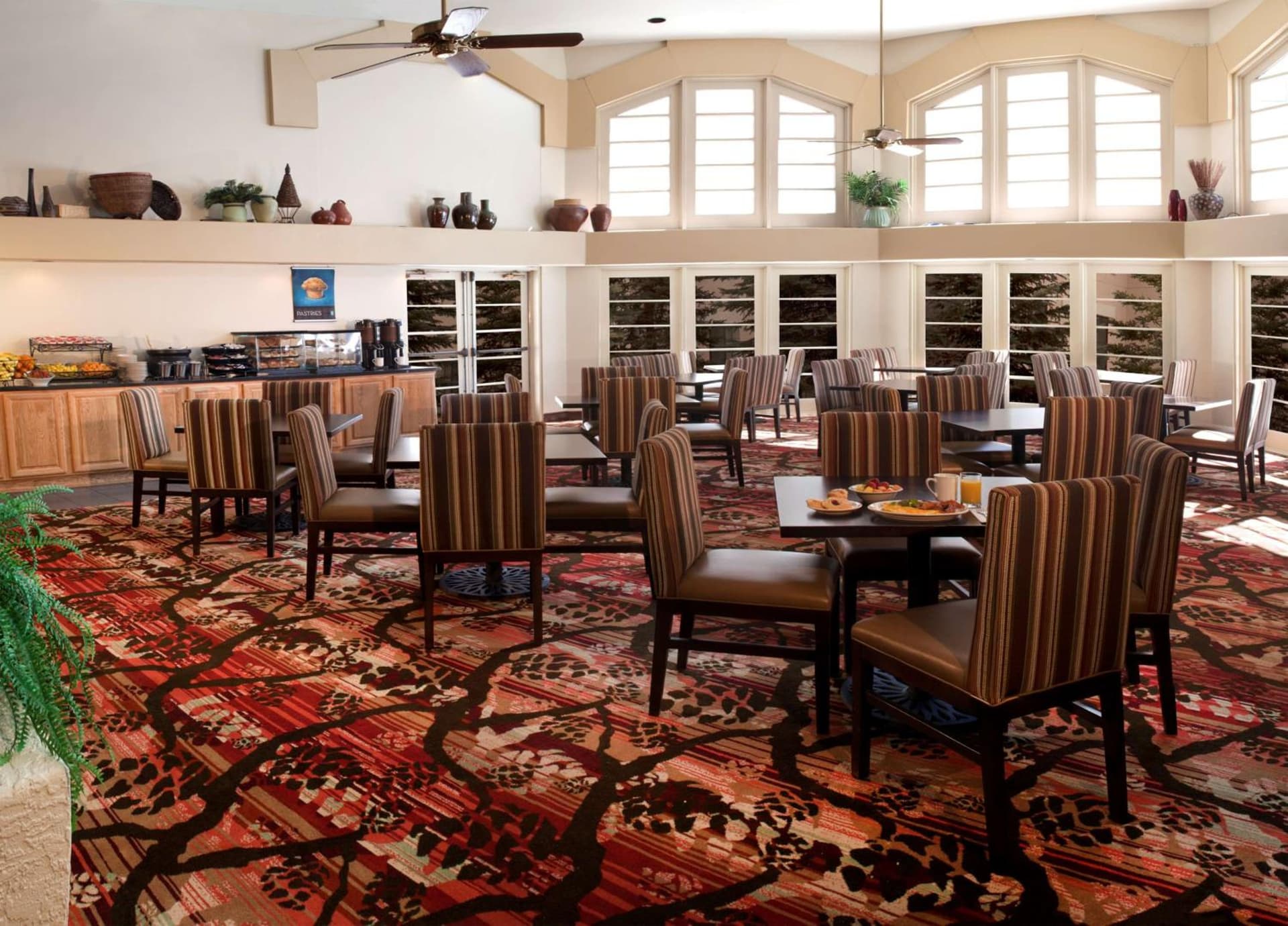 Embassy Suites by Hilton Flagstaff interior in Flagstaff, AZ — gallery photo 2