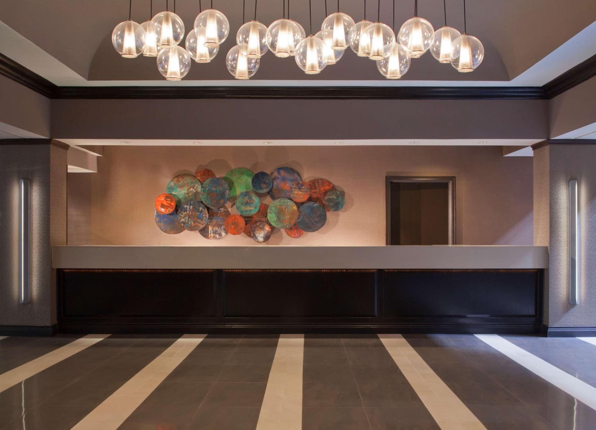 Embassy Suites by Hilton Houston Near the Galleria interior in Houston, TX — gallery photo 2