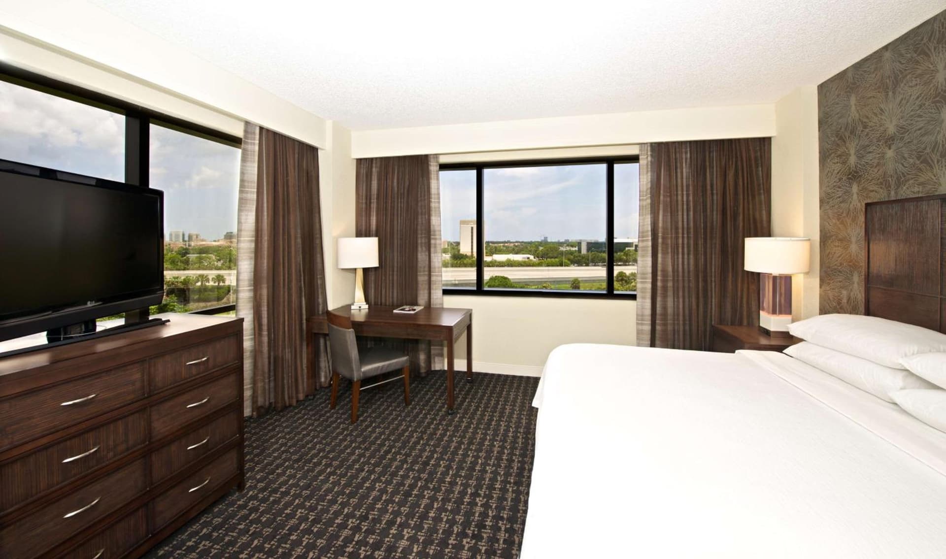 Embassy Suites by Hilton Palm Beach Gardens PGA Boulevard gallery photo in Palm Beach Gardens, FL — image 4