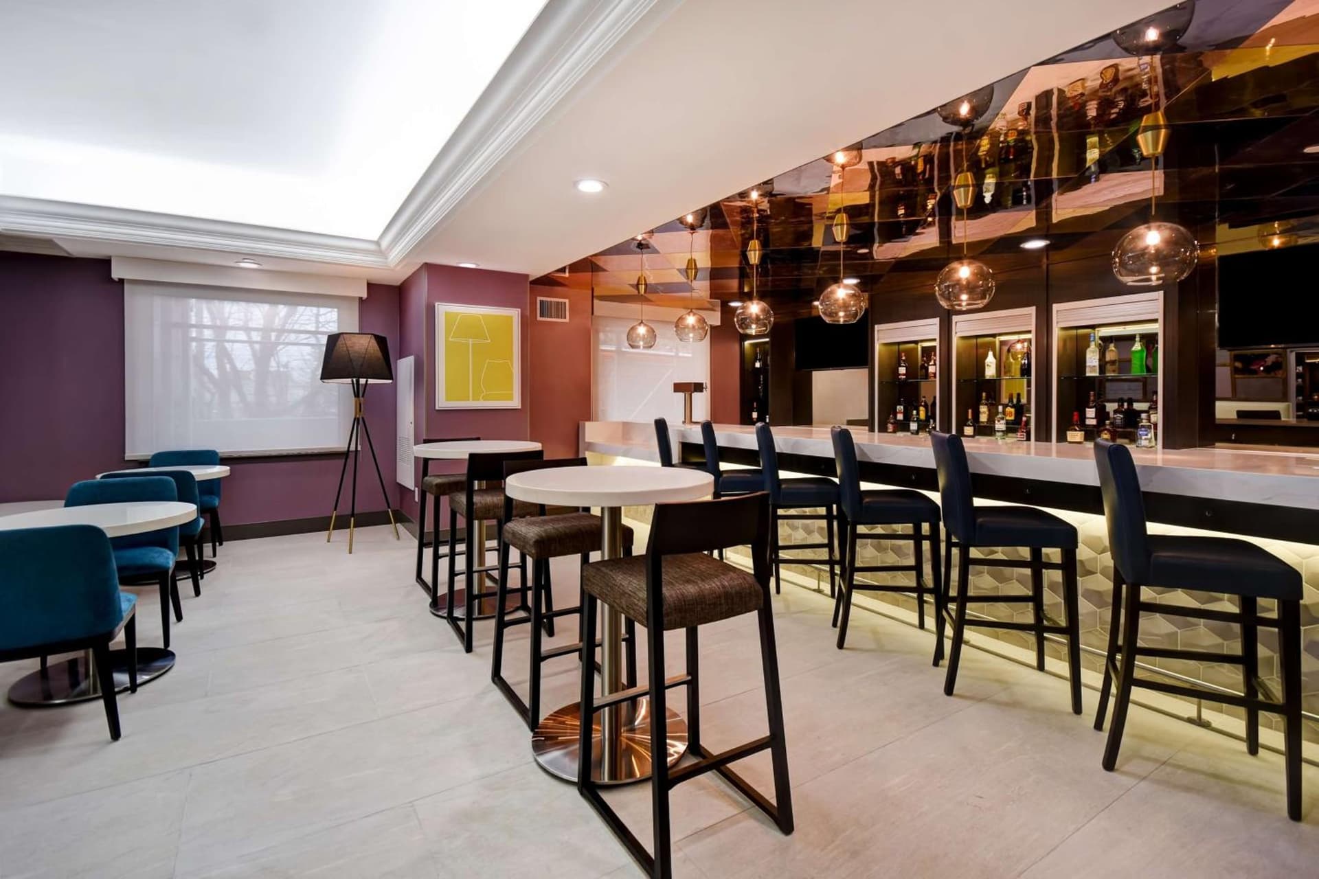 Hampton Inn NY-JFK interior in Queens, NY — gallery photo 2