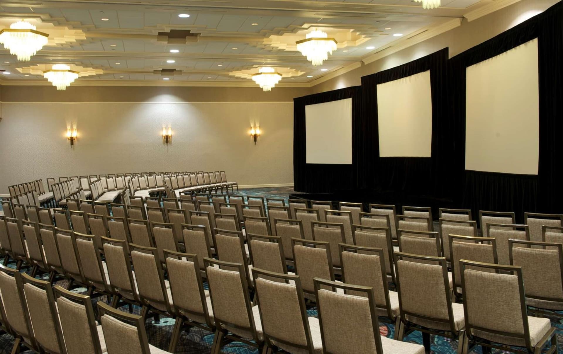 Embassy Suites by Hilton Palm Beach Gardens PGA Boulevard interior in Palm Beach Gardens, FL — gallery photo 2