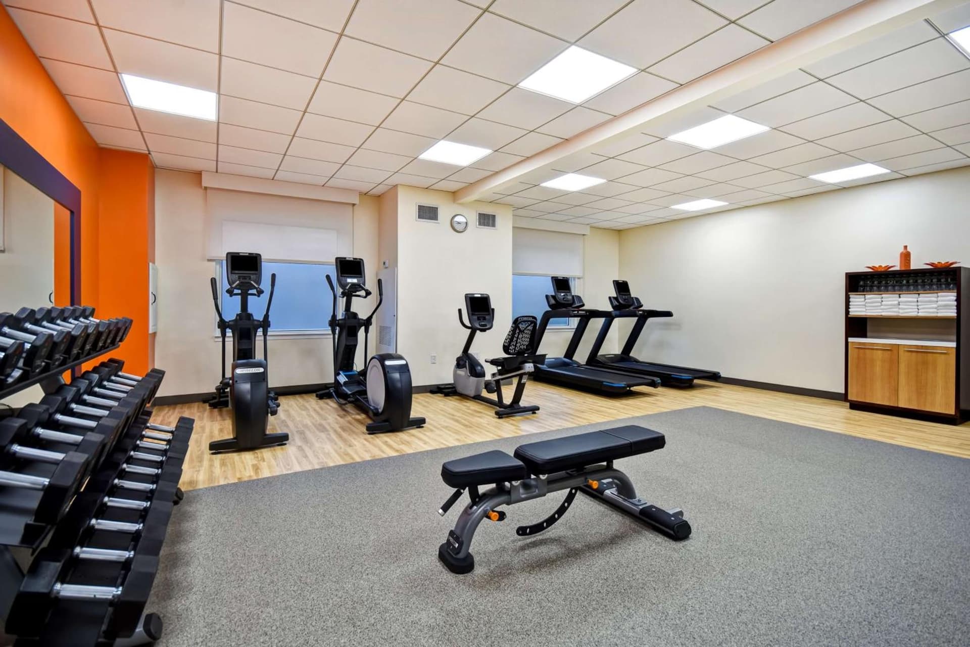 Hampton Inn NY-JFK property views in Queens, NY — gallery photo 3