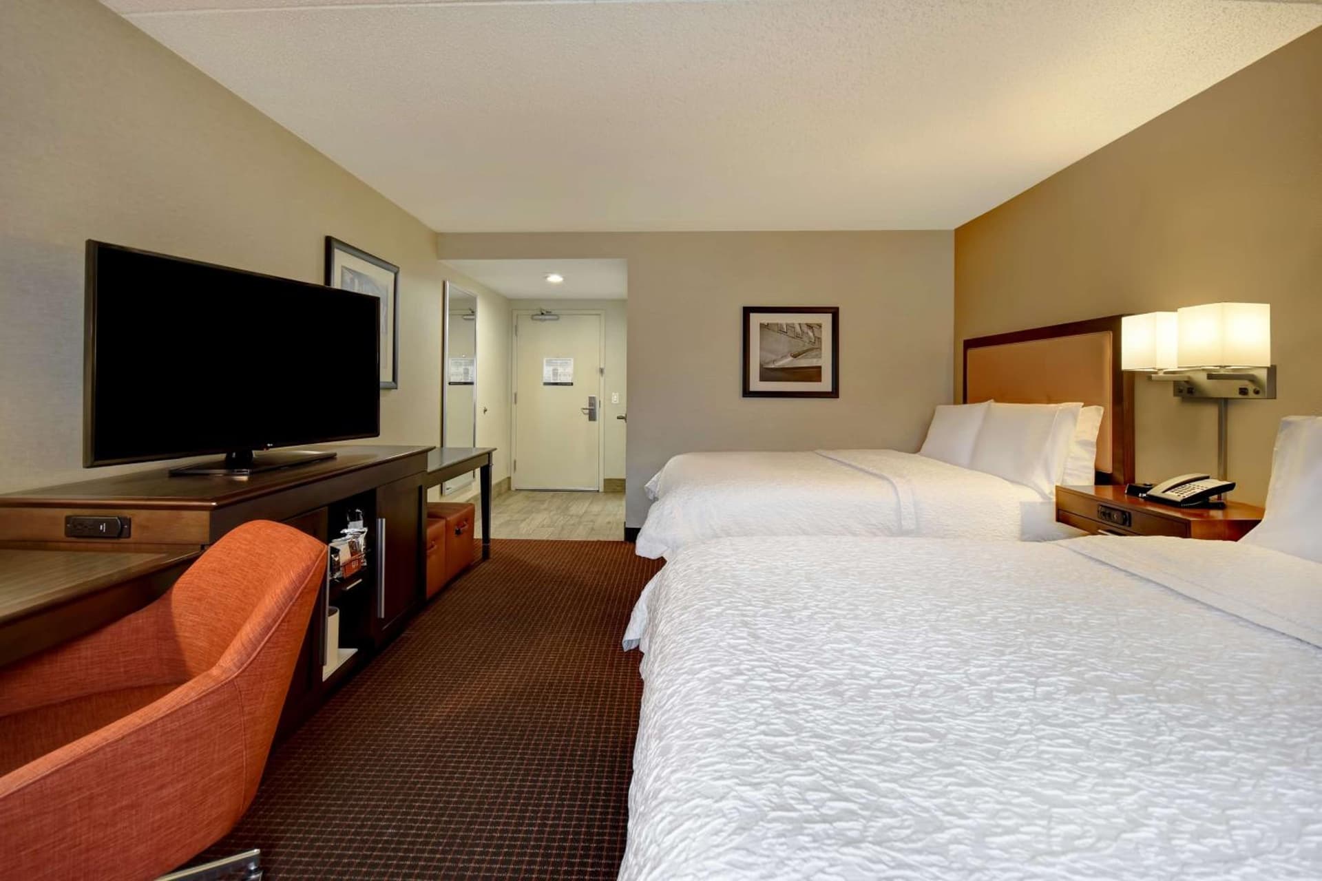 Hampton Inn NY-JFK interior in Queens, NY — gallery photo 2