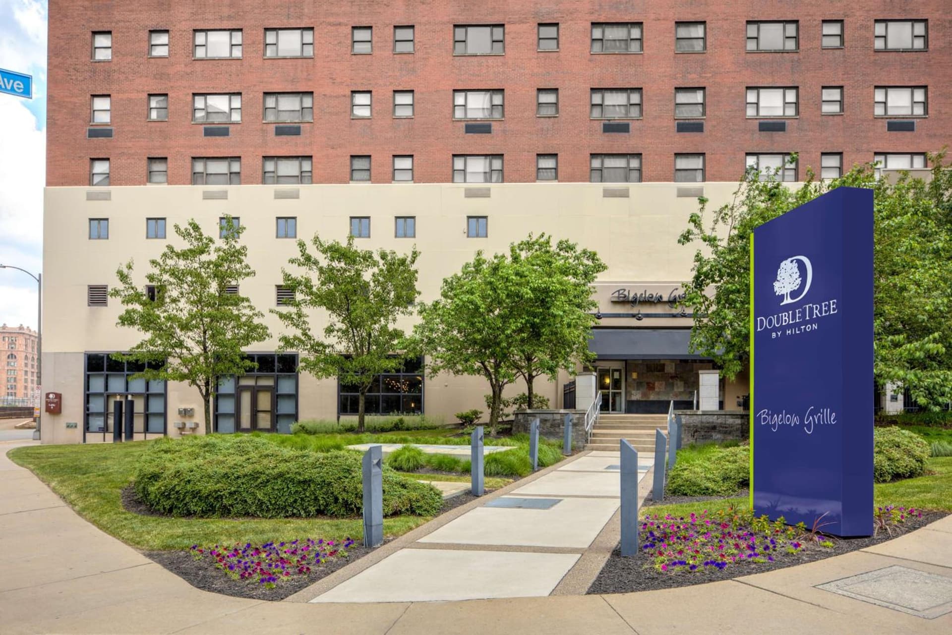 DoubleTree by Hilton Hotel & Suites Pittsburgh Downtown property views in Pittsburgh, PA — gallery photo 3