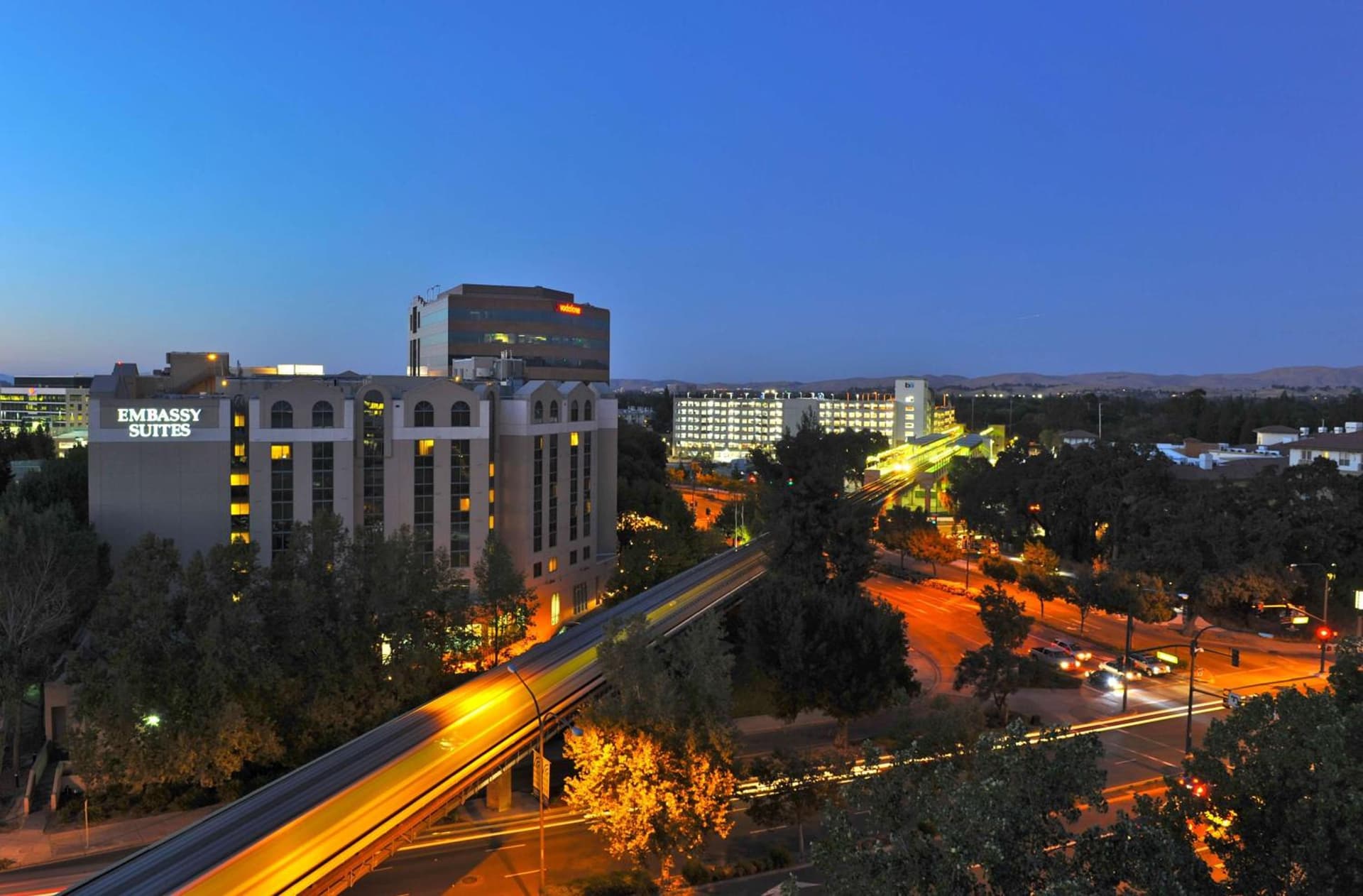 Embassy Suites by Hilton Walnut Creek interior in Walnut Creek, CA — gallery photo 2